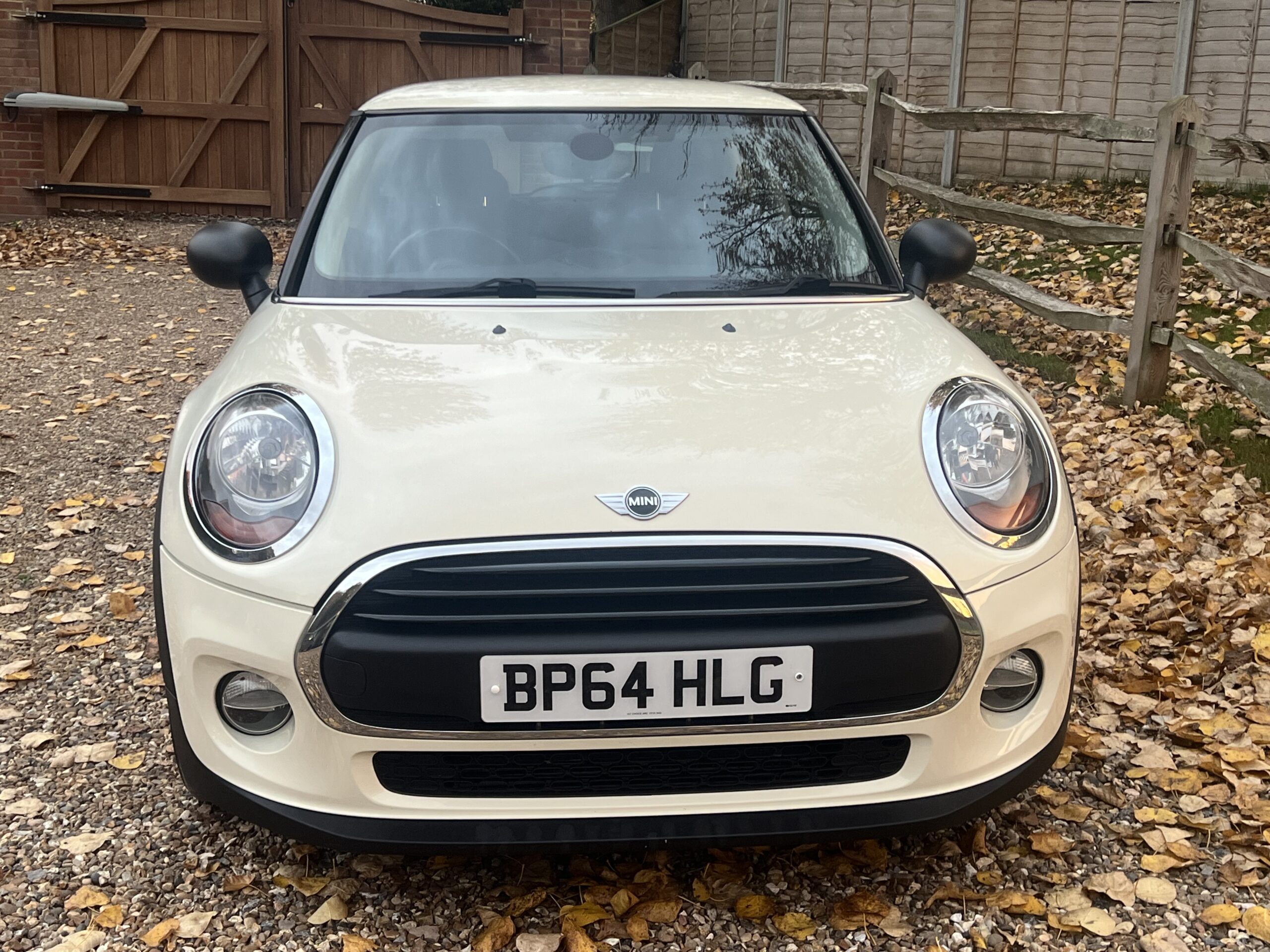 
								Mini One 2015 White full									