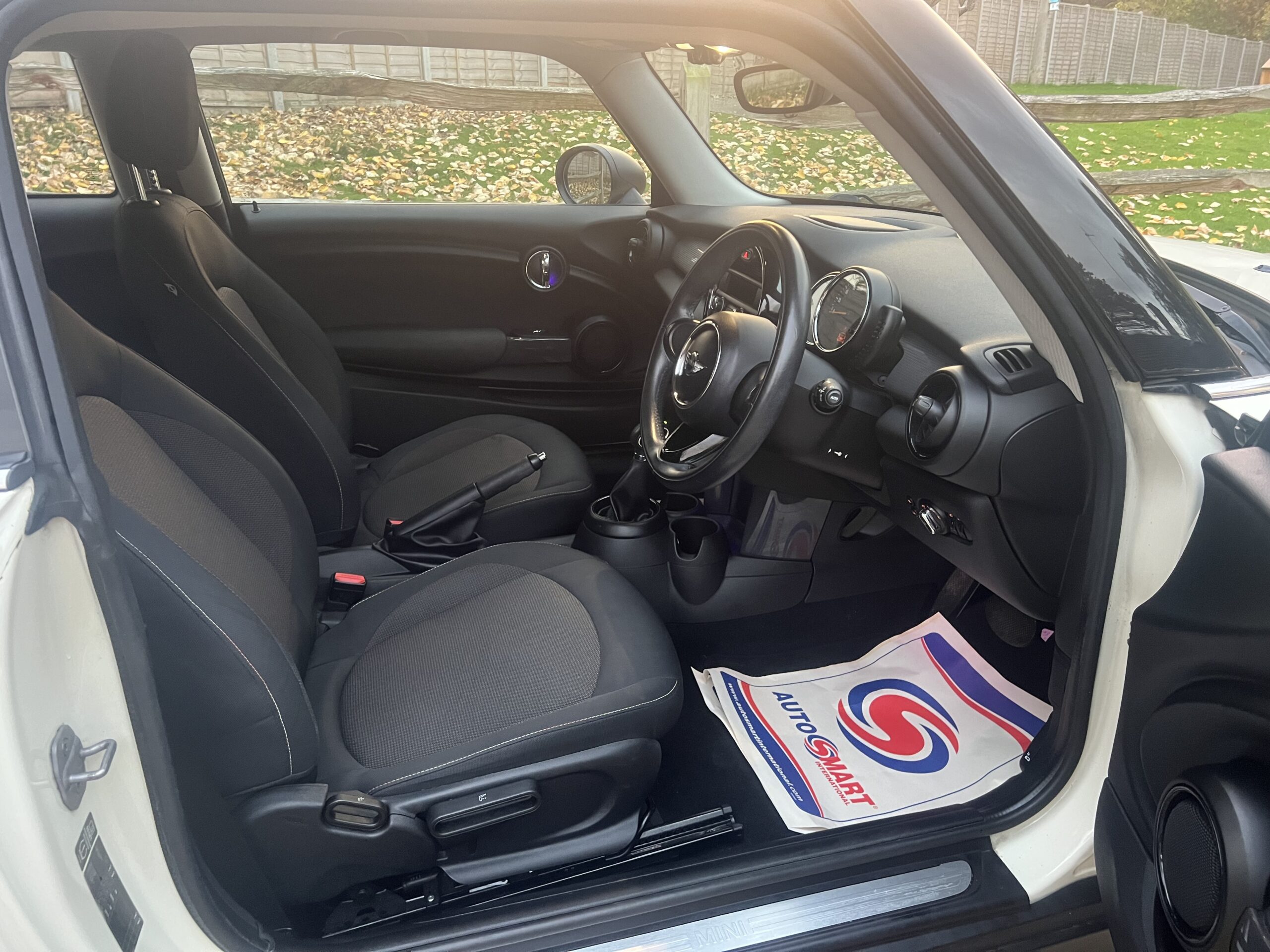 
								Mini One 2015 White full									