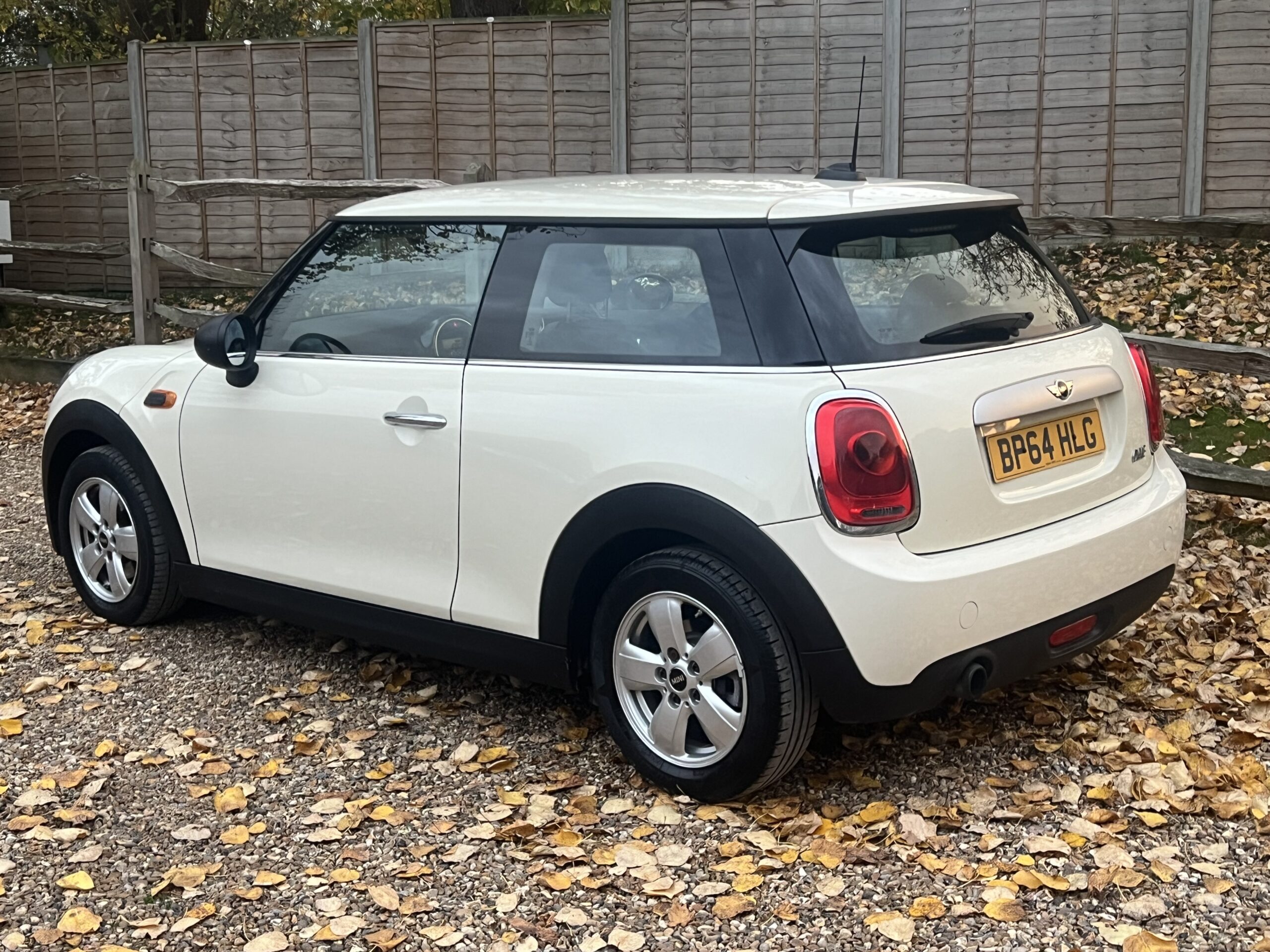 
								Mini One 2015 White full									