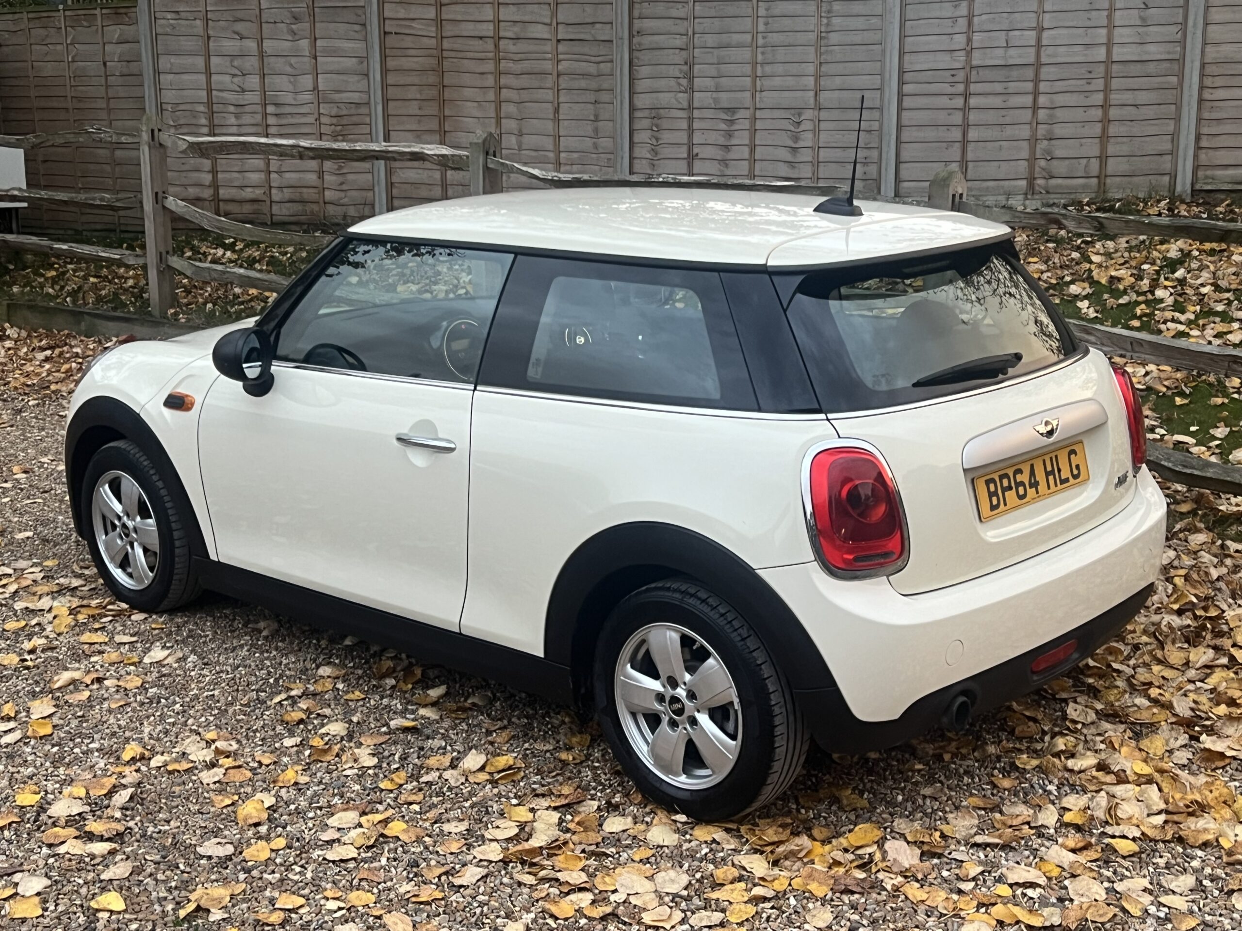 
								Mini One 2015 White full									