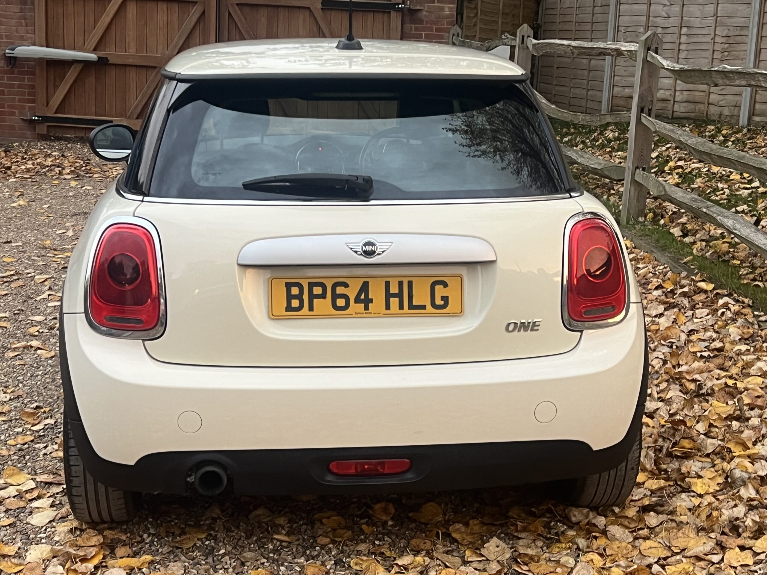 
								Mini One 2015 White full									