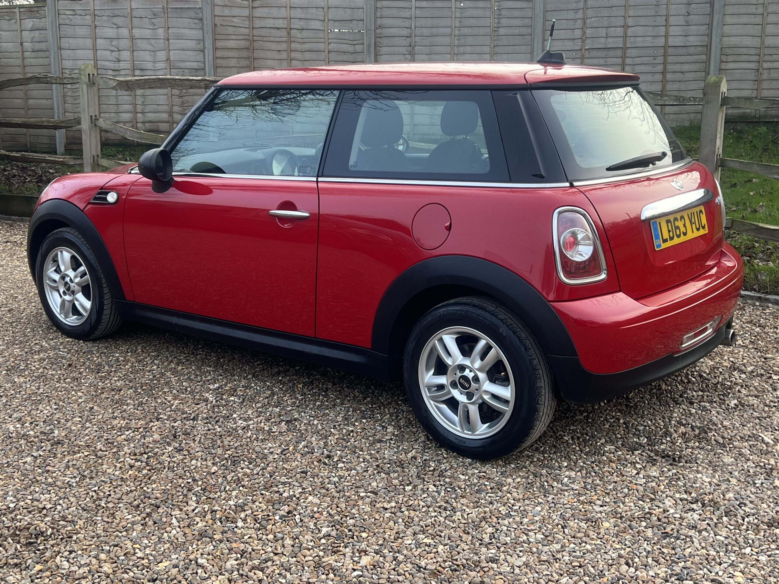
								Red Mini One 1.6 full									