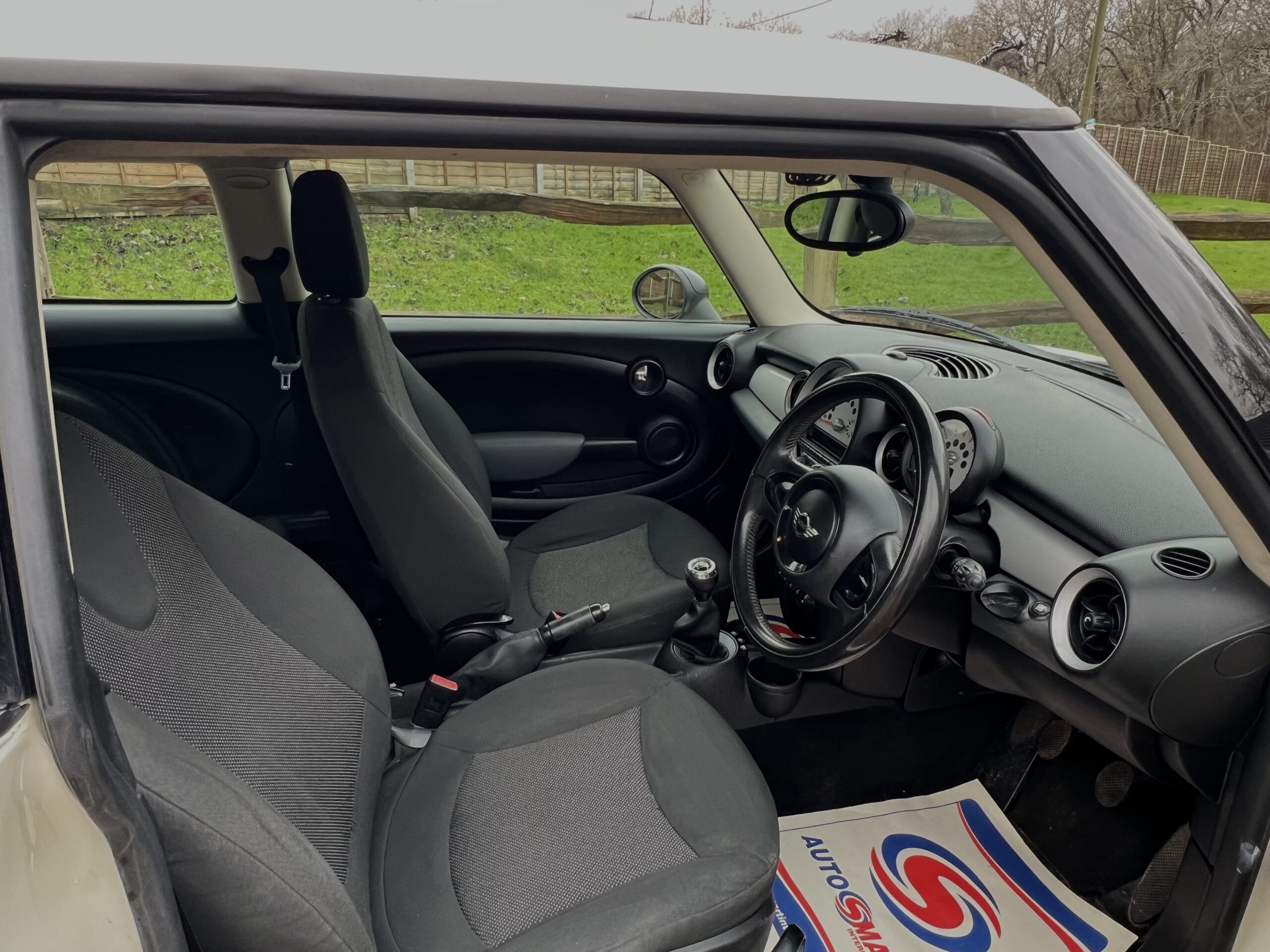 
								Mini one 1.6 white full									
