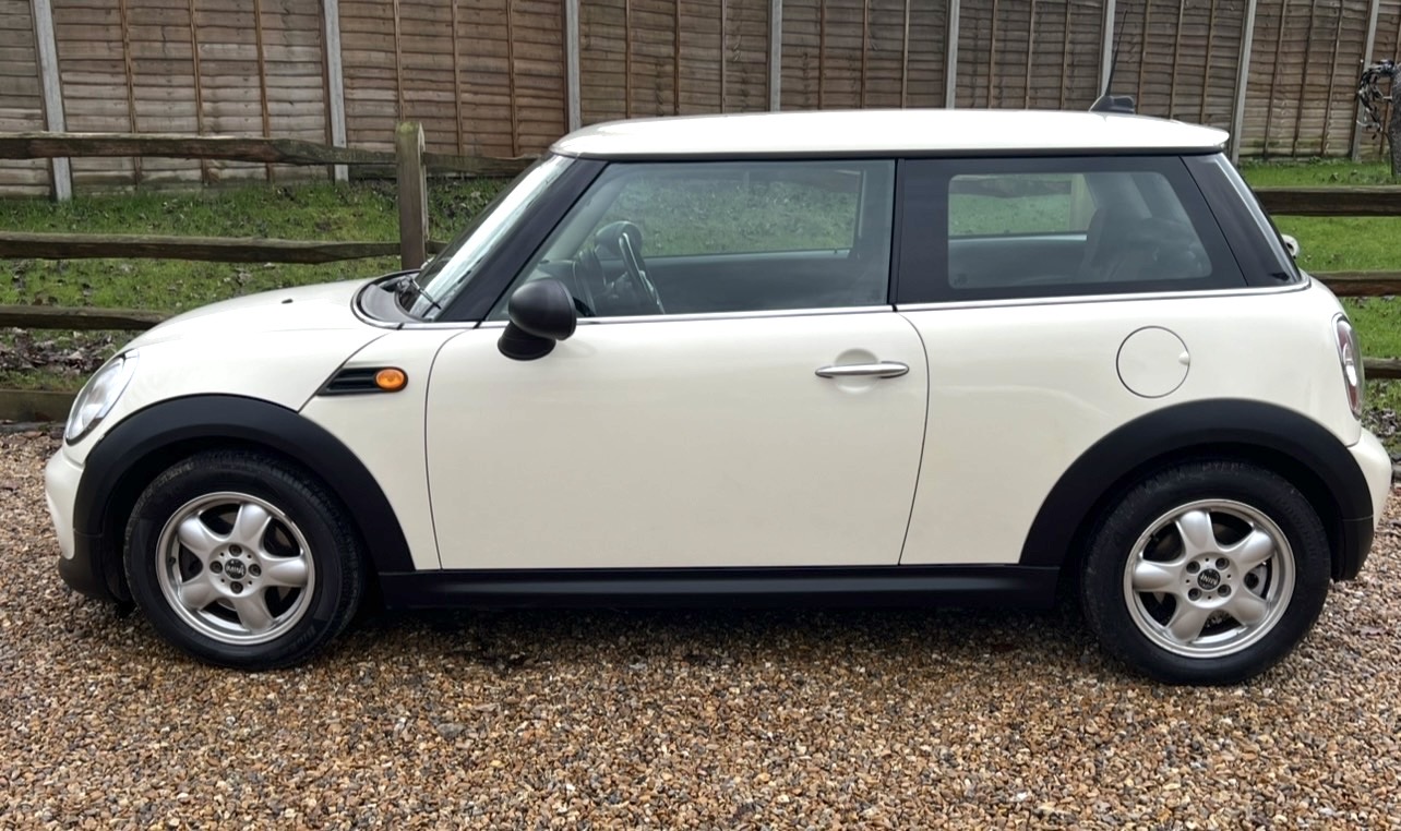 
								Mini one 1.6 white full									
