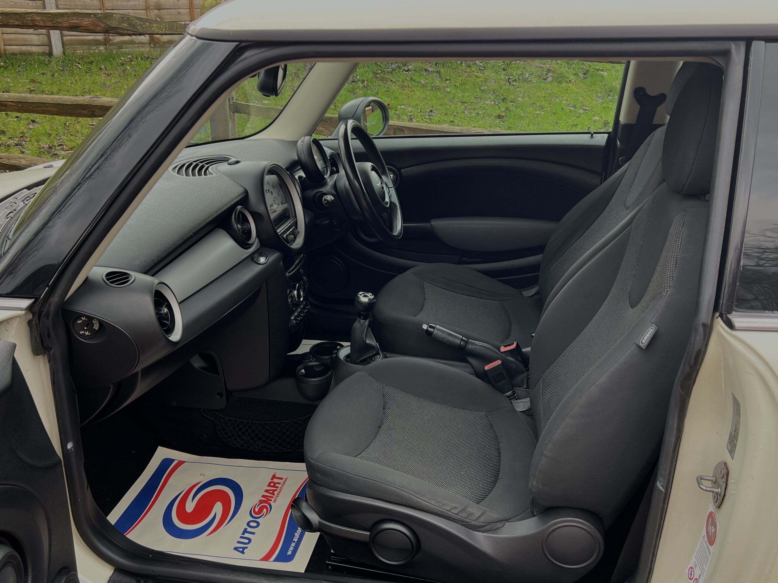 
								Mini one 1.6 white full									