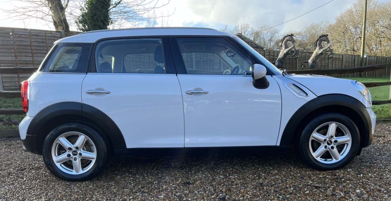 
								Mini countryman White 1.6 full									