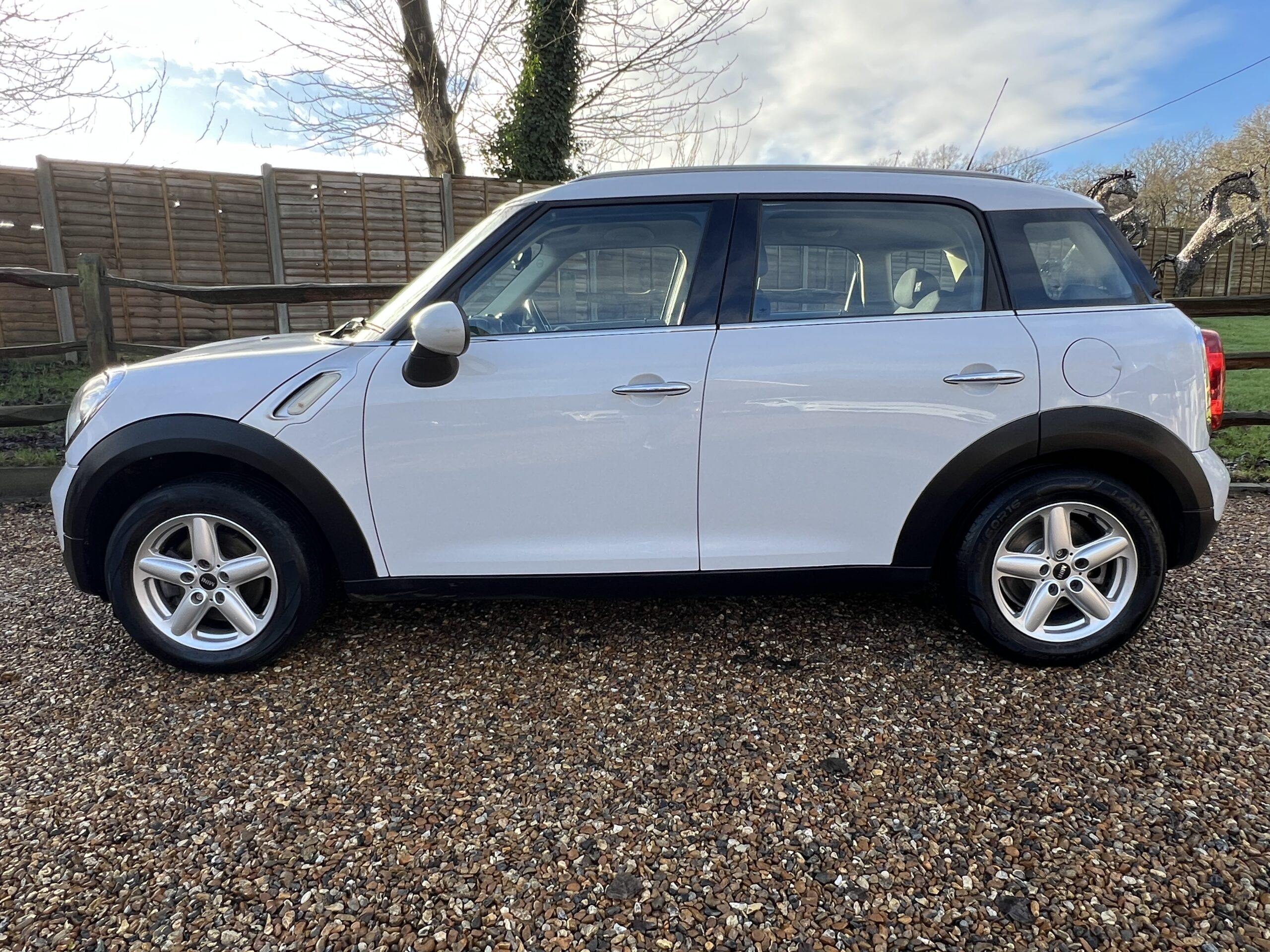 
								Mini countryman White 1.6 full									