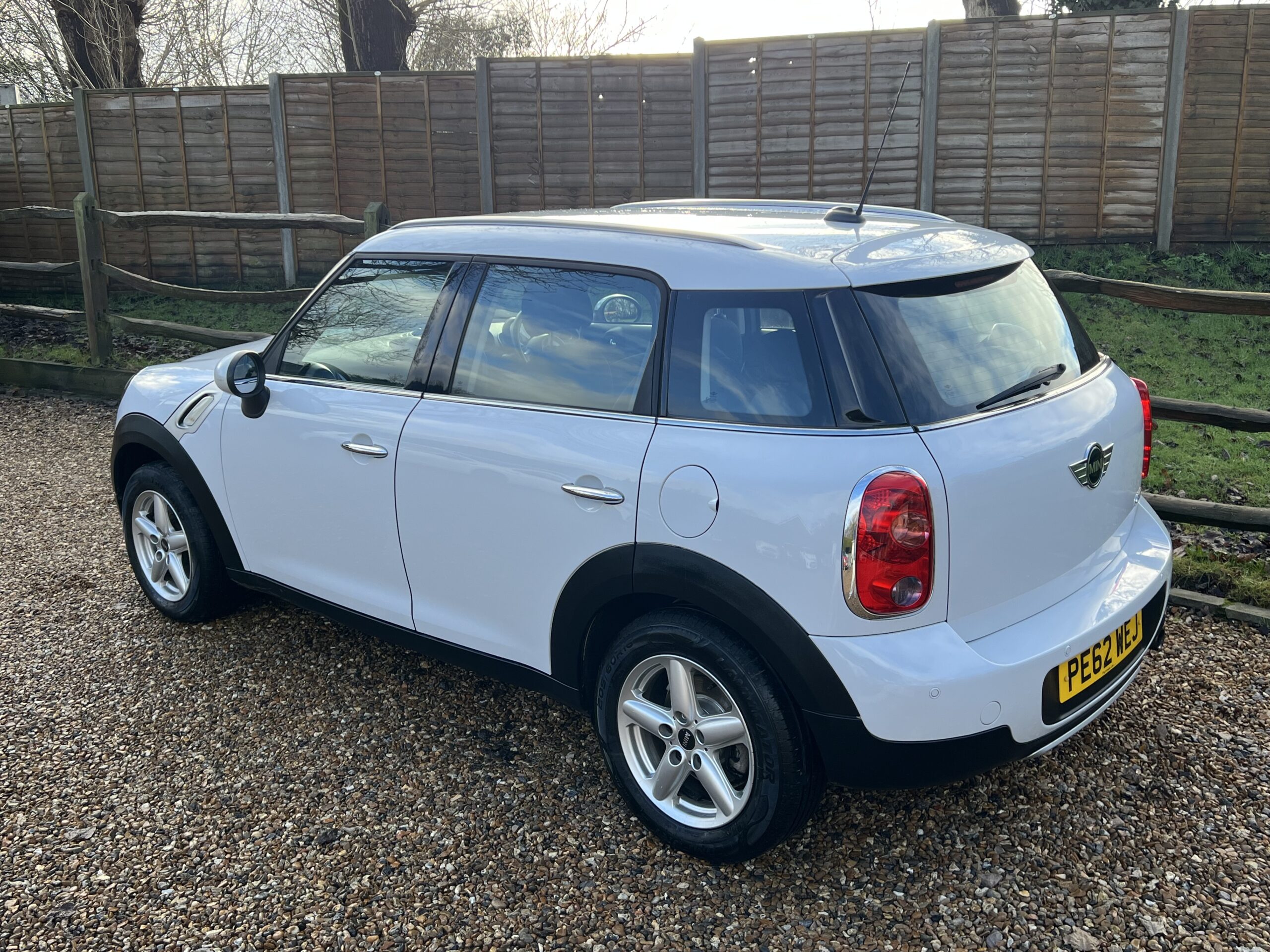
								Mini countryman White 1.6 full									