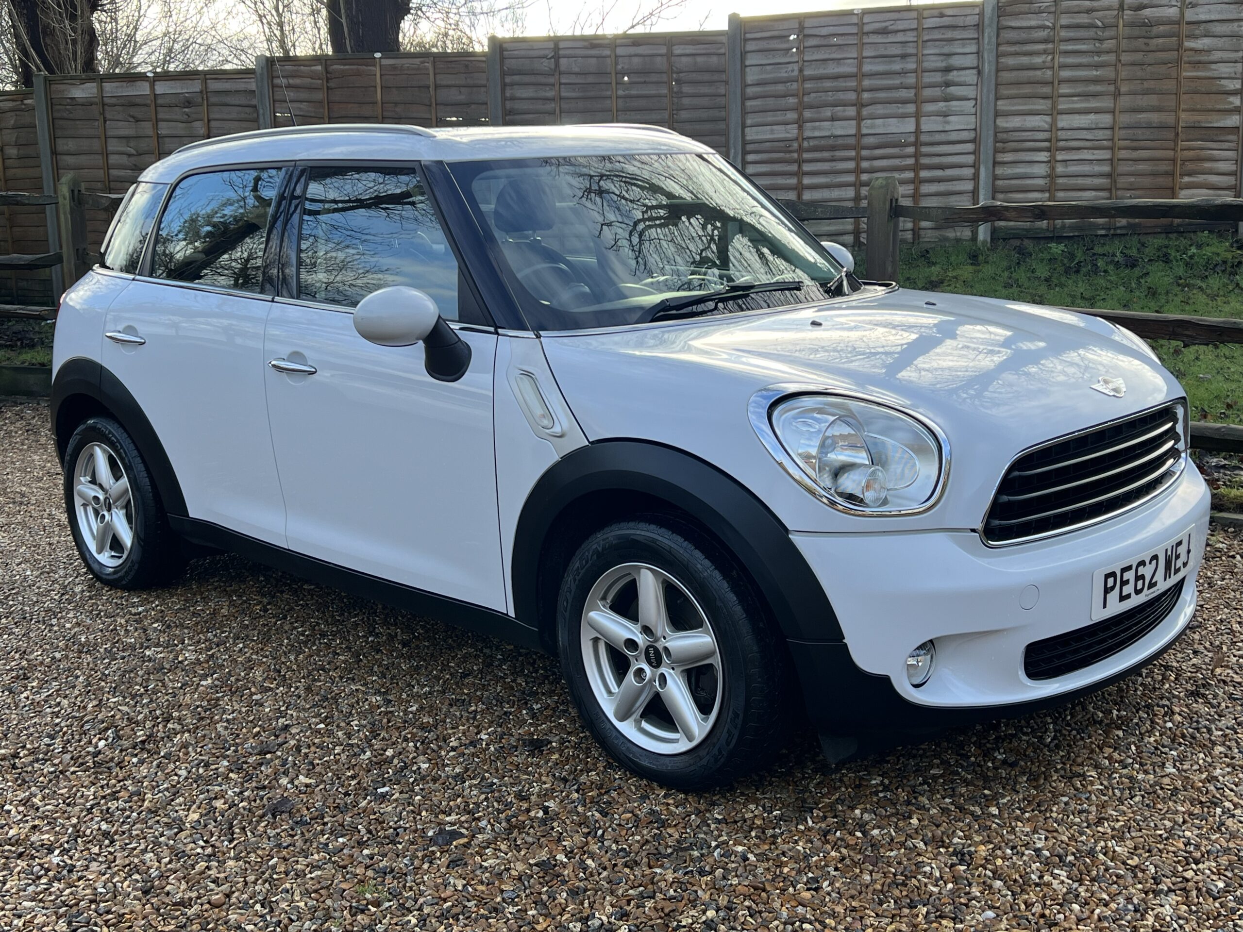 
								Mini countryman White 1.6 full									