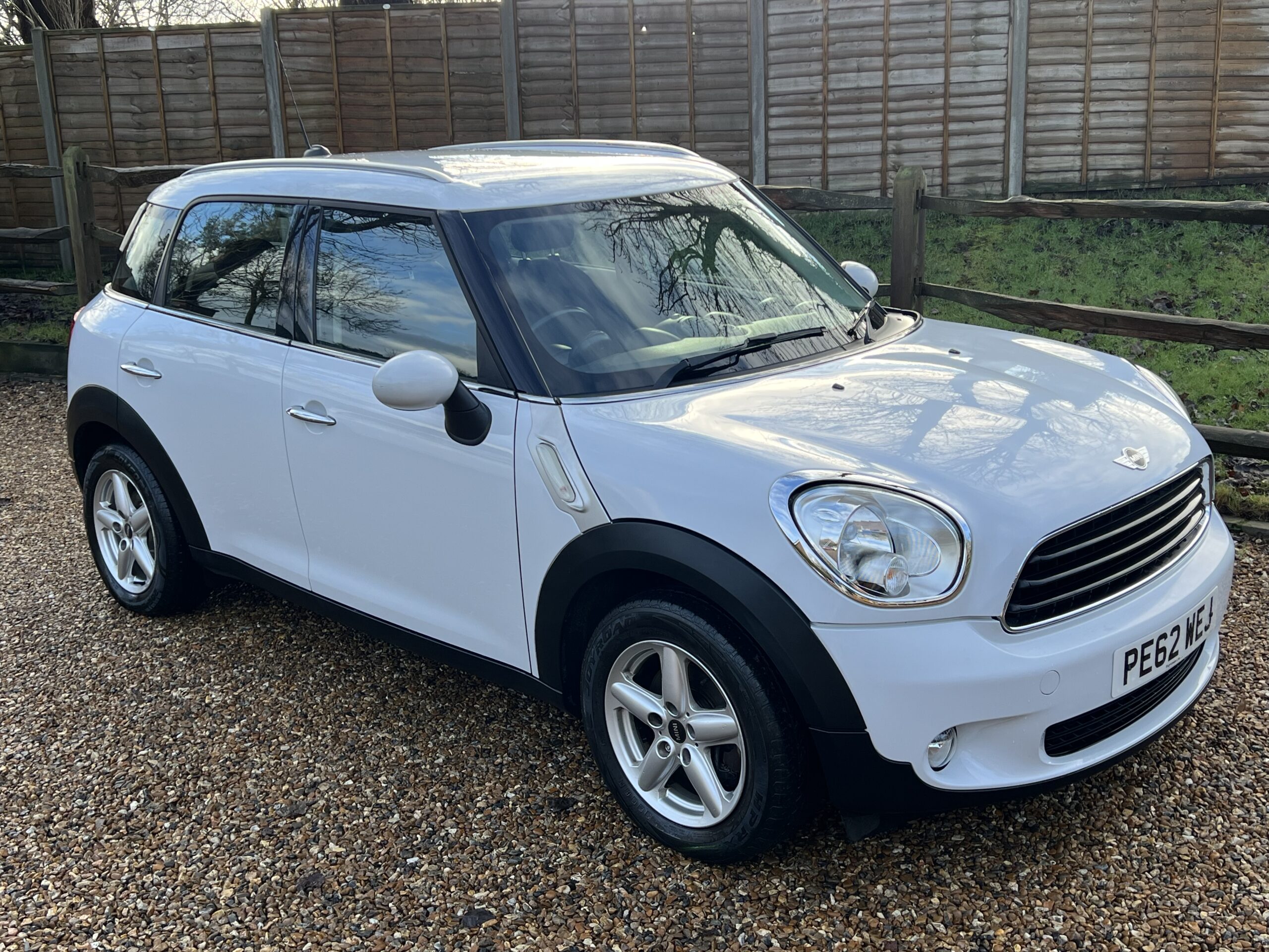 
								Mini countryman White 1.6 full									