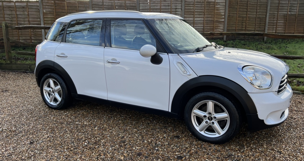 
								Mini countryman White 1.6 full									