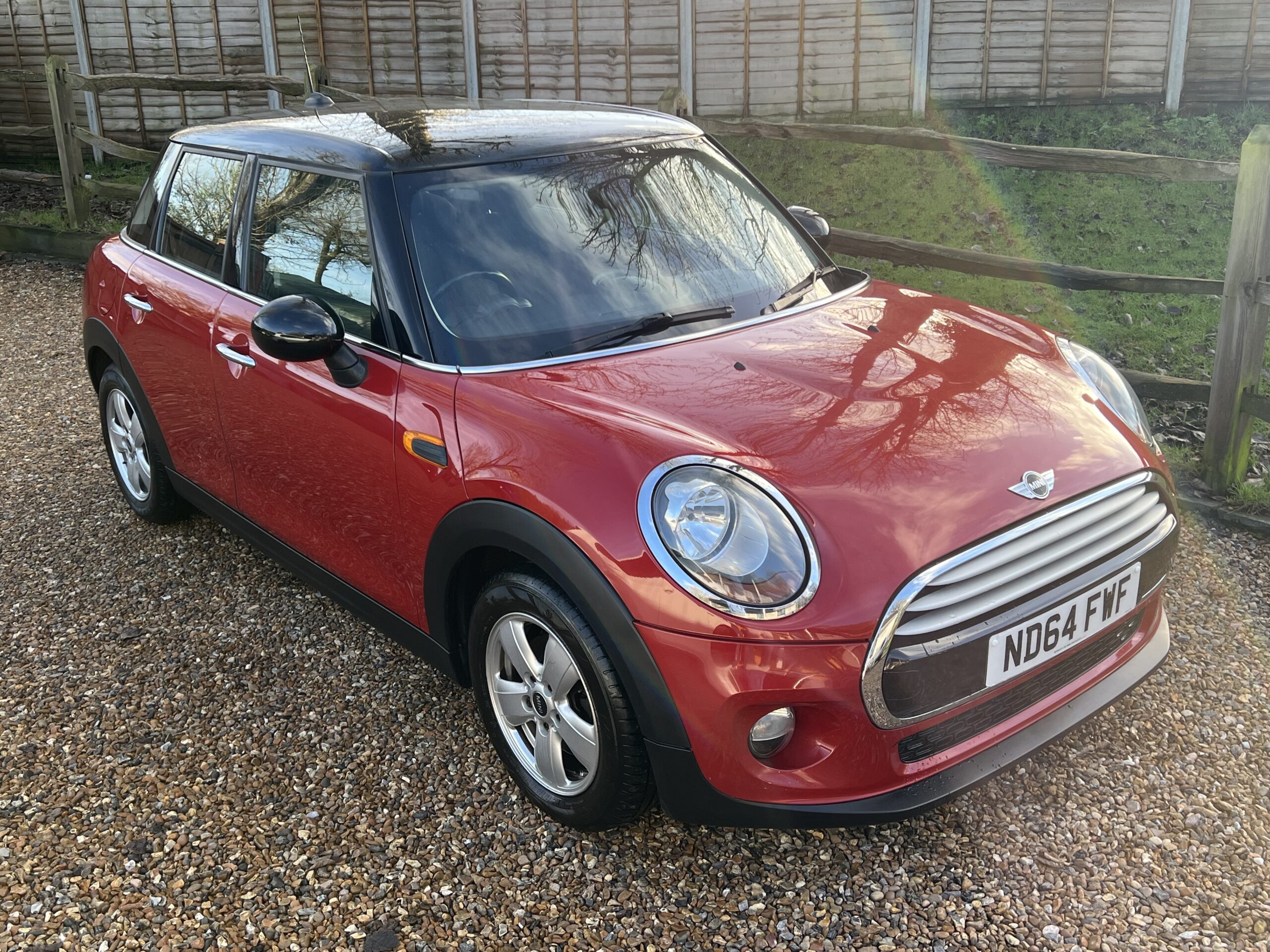
								Mini Cooper Hatch 1.5 Red full									