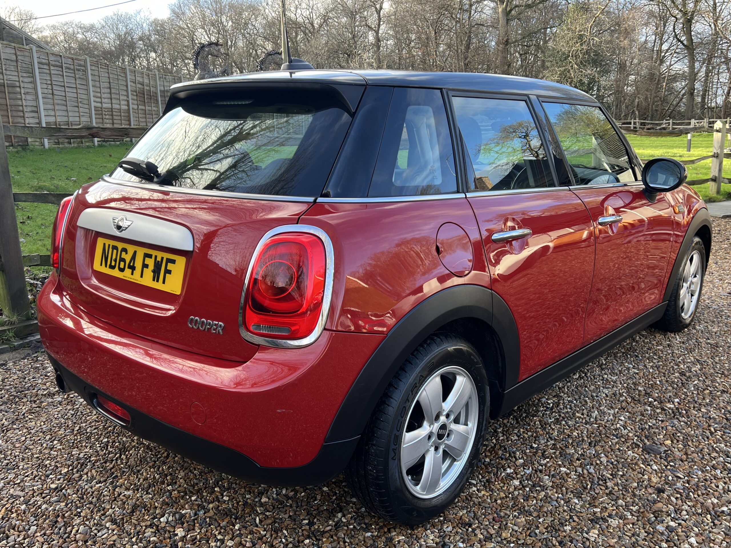 
								Mini Cooper Hatch 1.5 Red full									