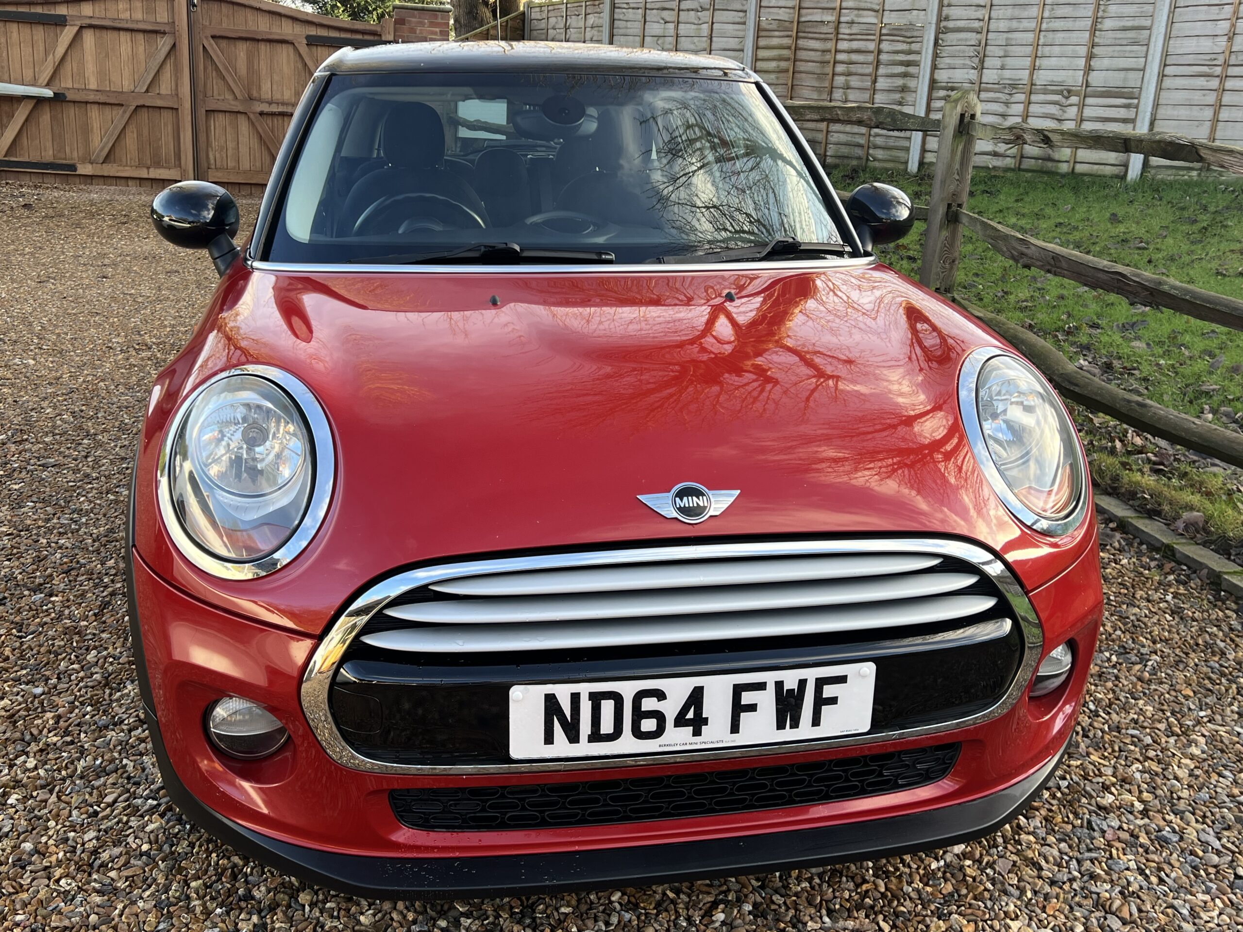 
								Mini Cooper Hatch 1.5 Red full									