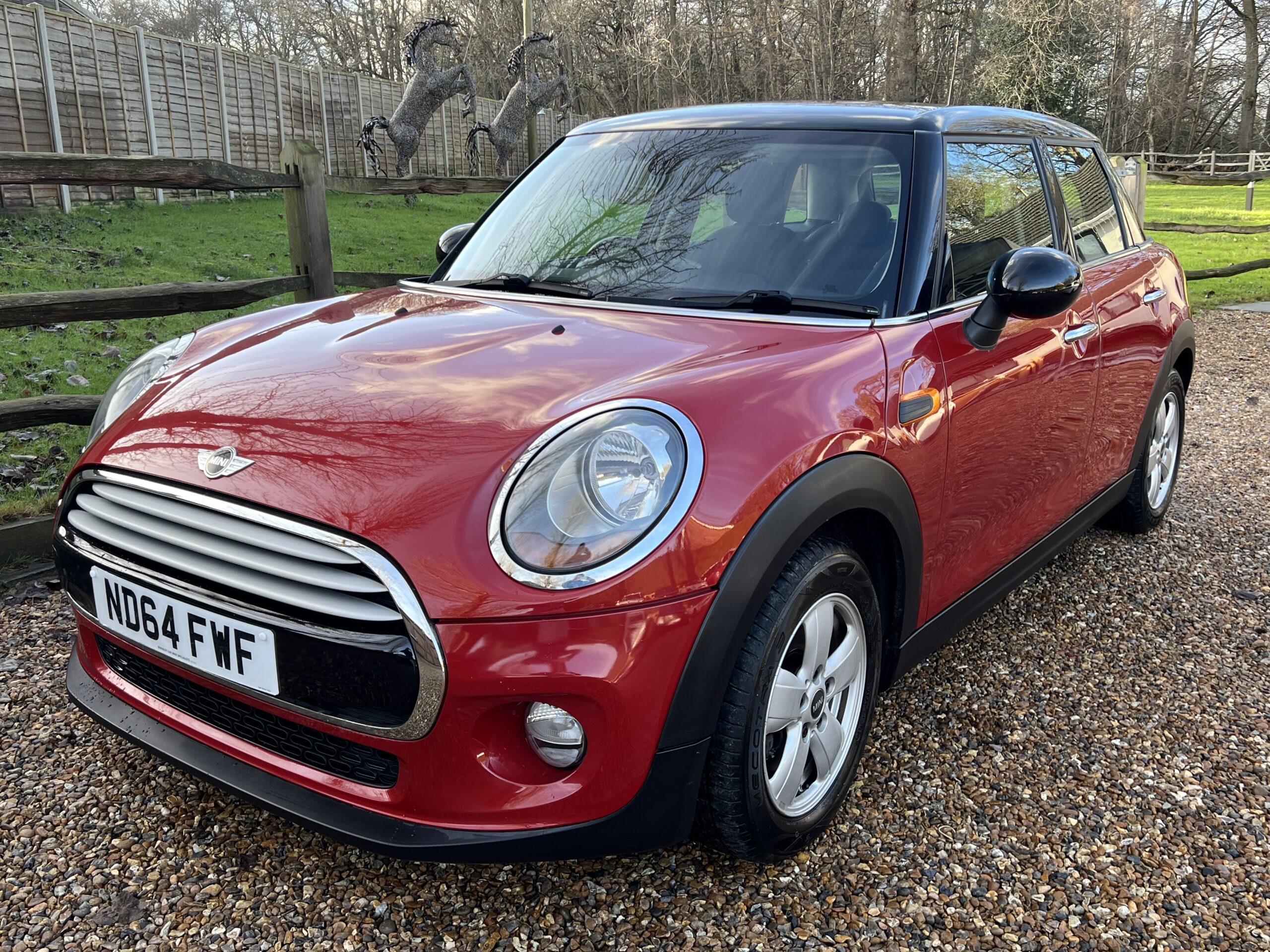 
								Mini Cooper Hatch 1.5 Red full									