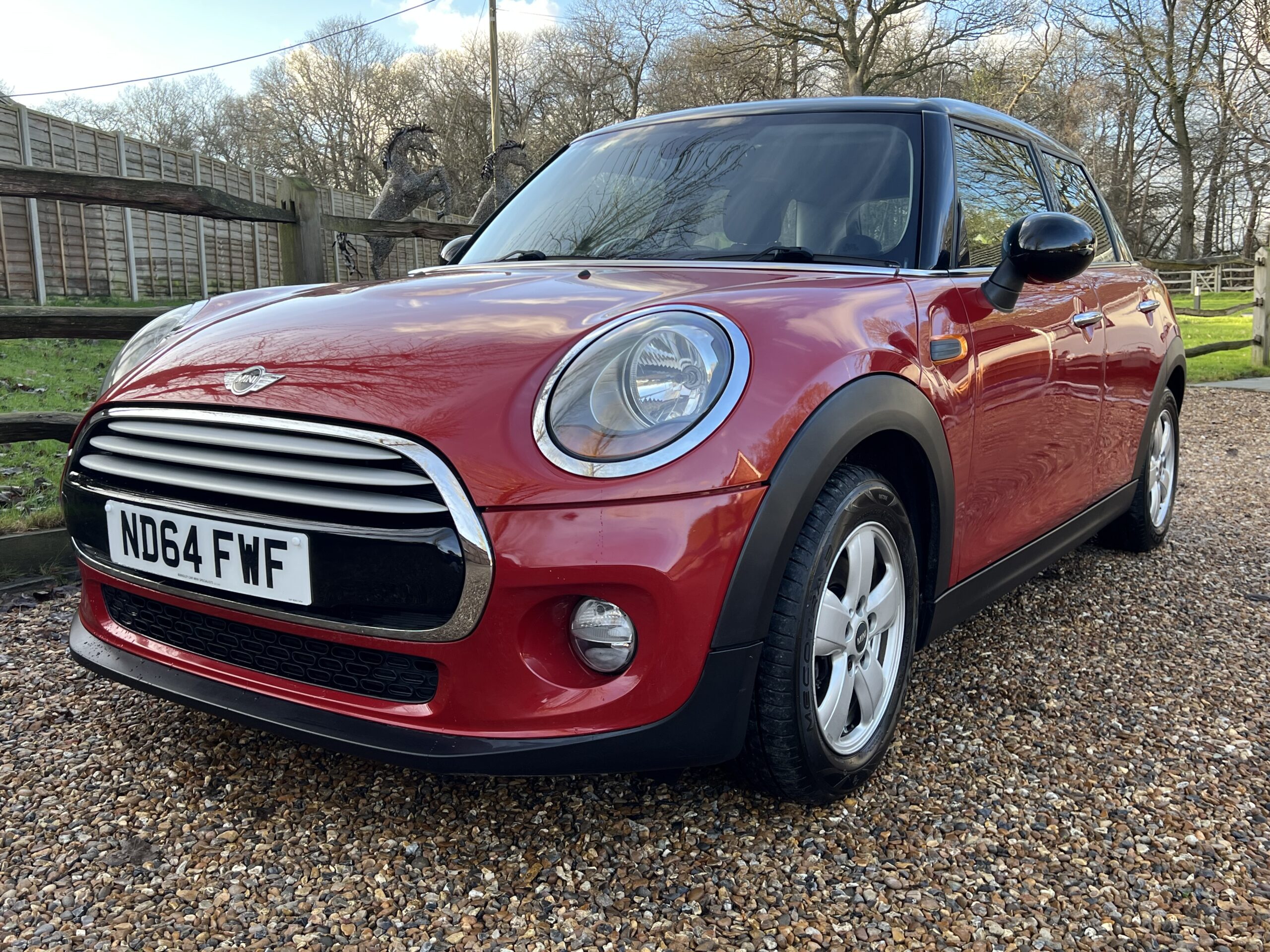 
								Mini Cooper Hatch 1.5 Red full									