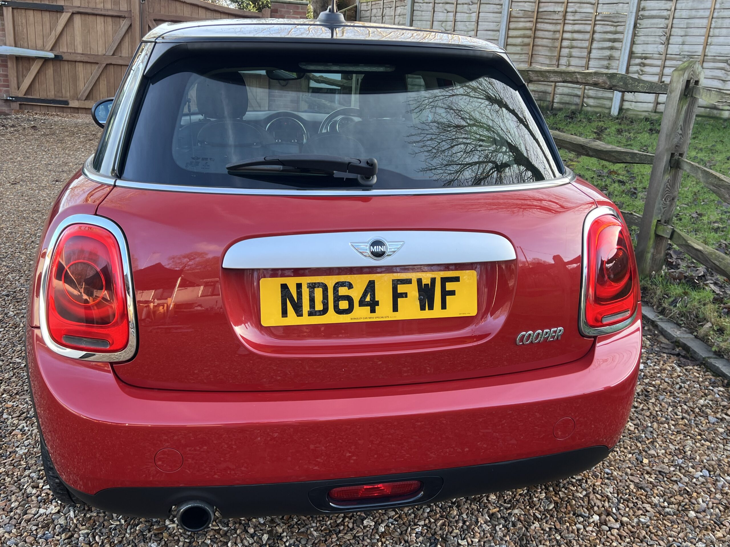
								Mini Cooper Hatch 1.5 Red full									