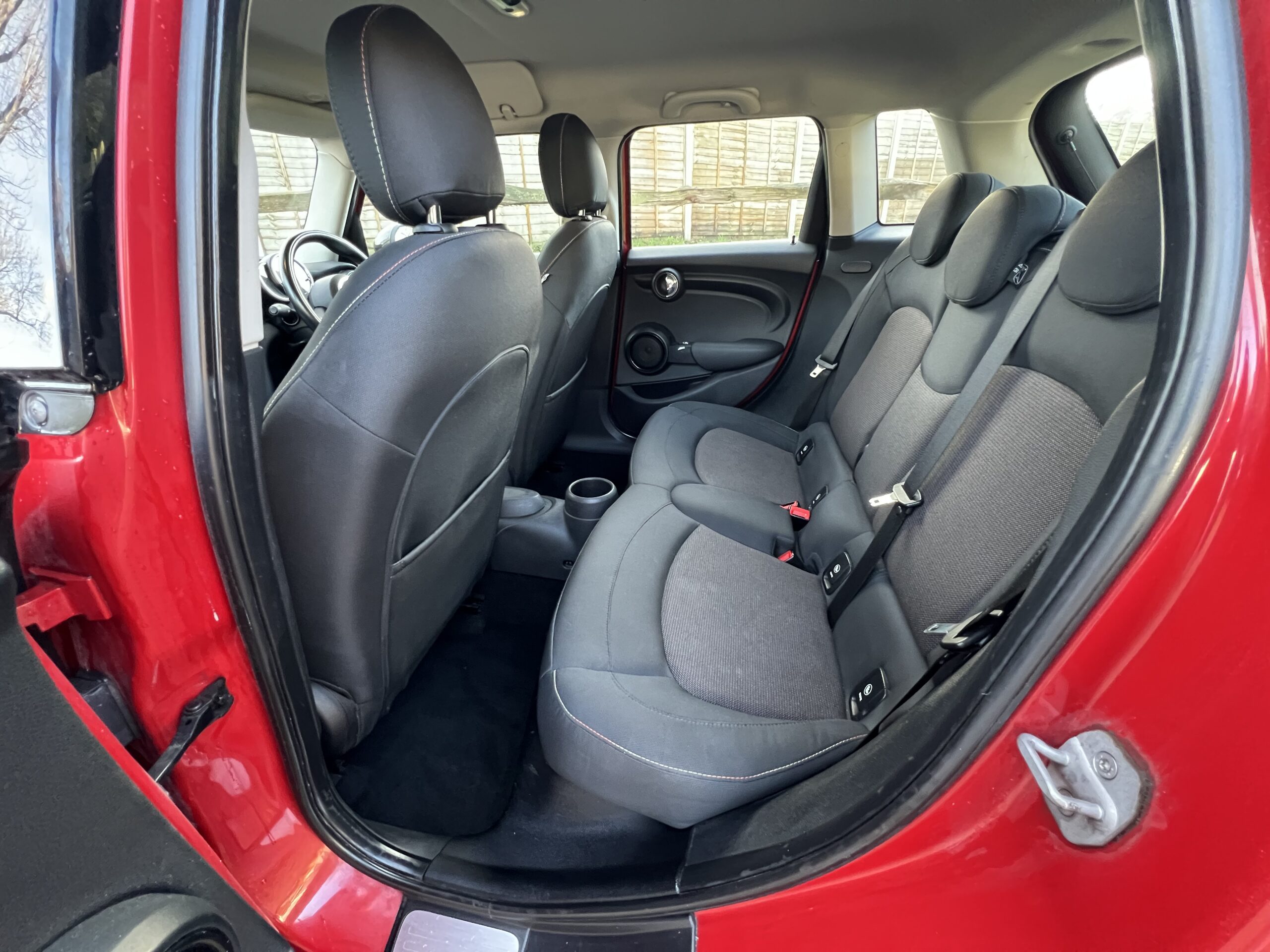 
								Mini Cooper Hatch 1.5 Red full									