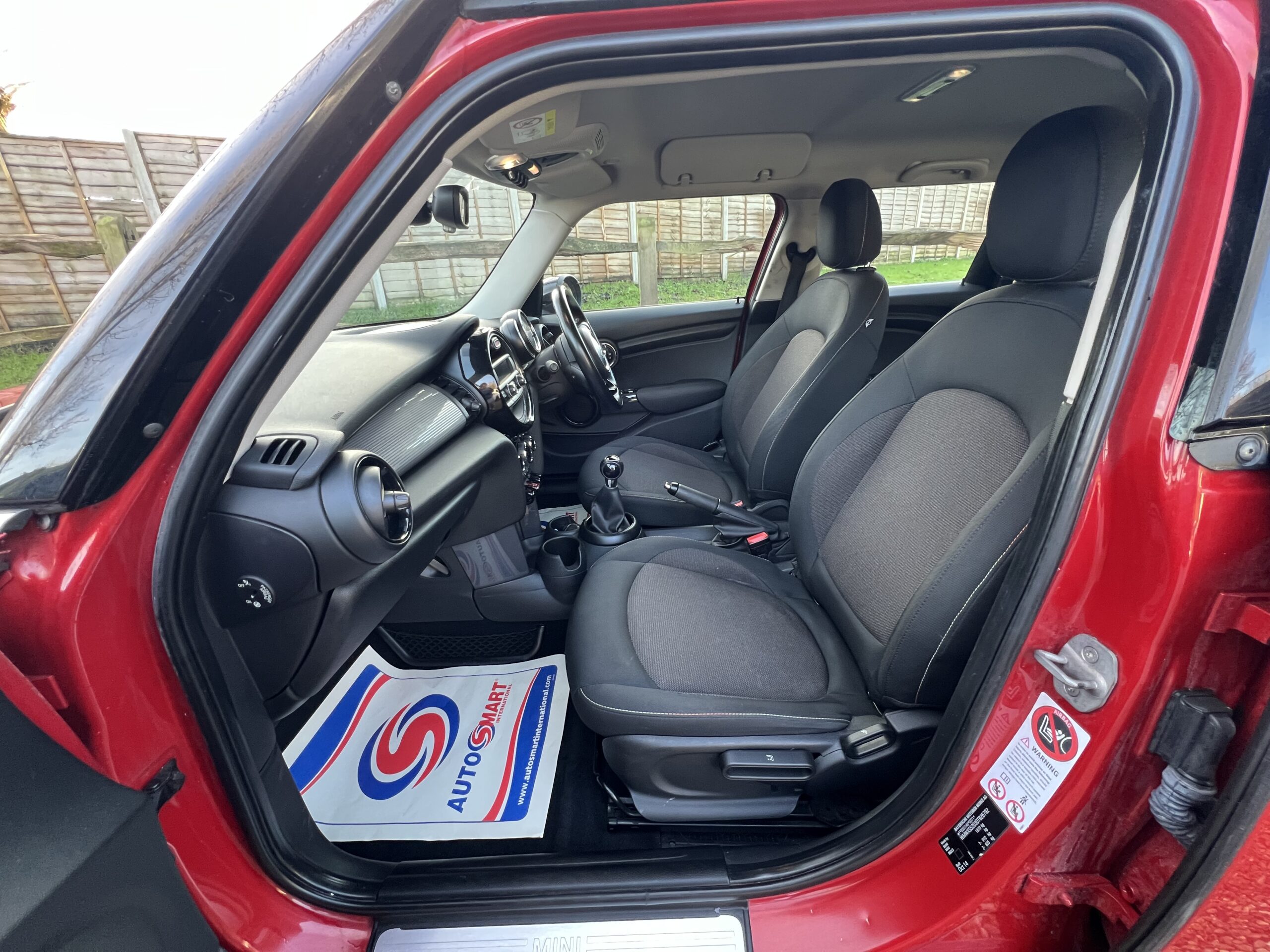 
								Mini Cooper Hatch 1.5 Red full									