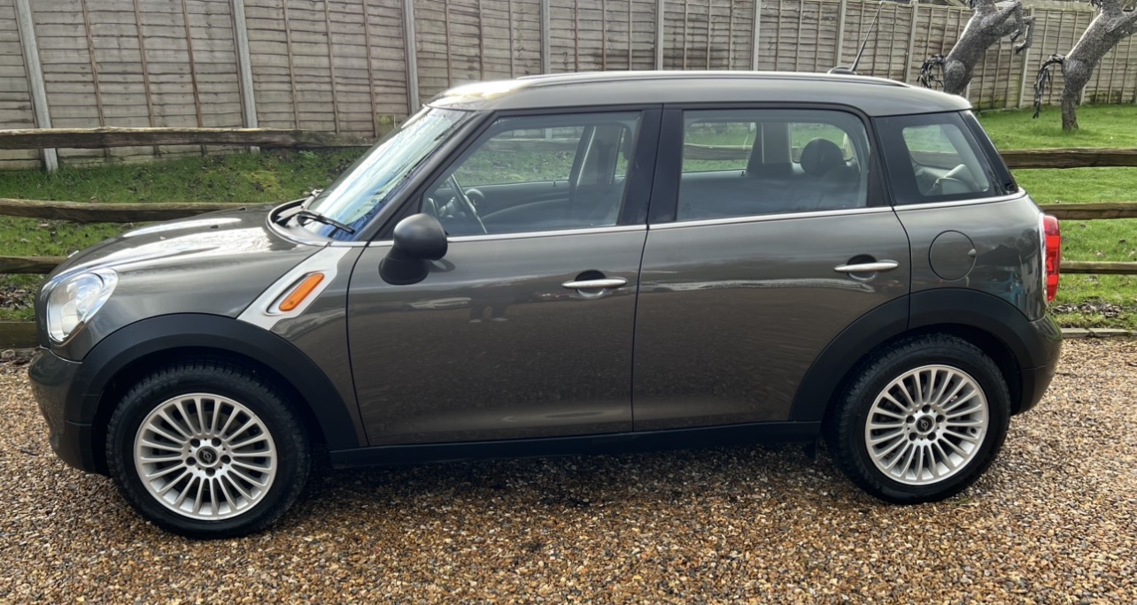 
								Mini One Countryman Grey full									