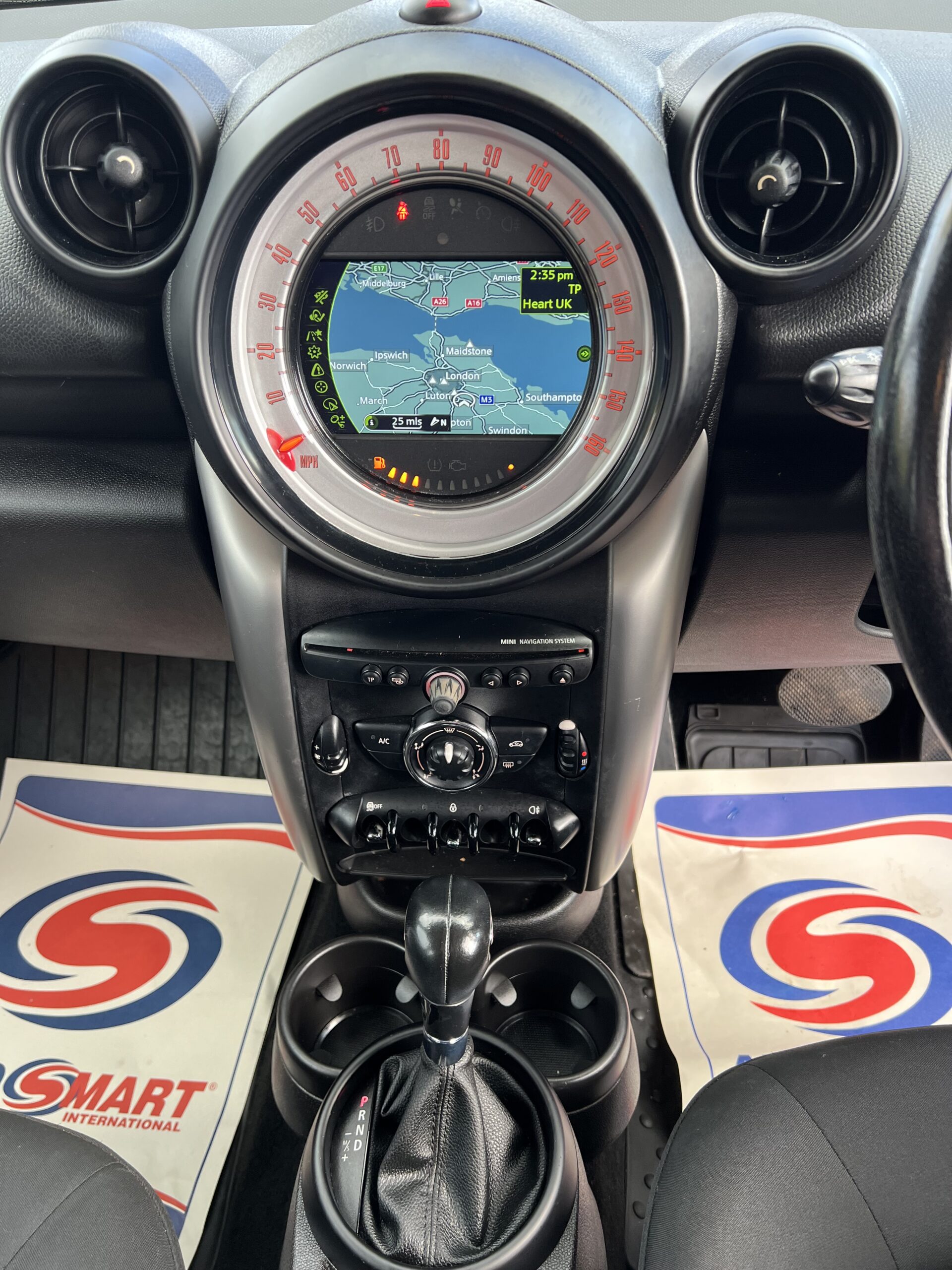 
								Mini One Countryman Grey full									