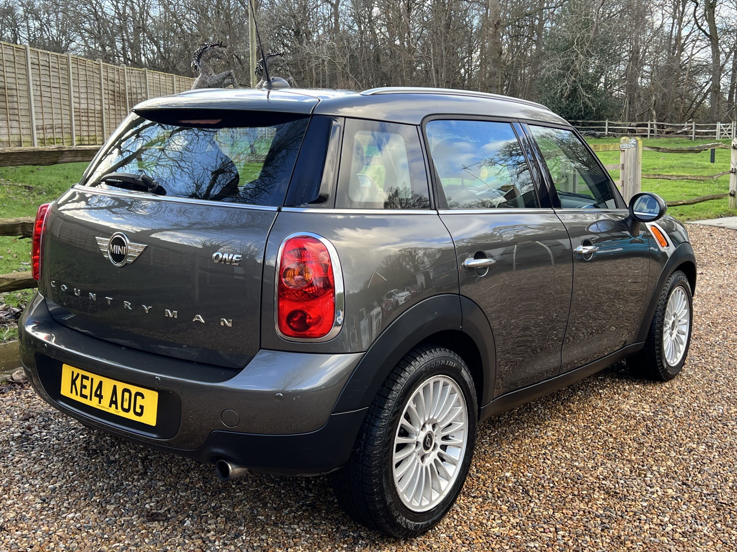 
								Mini One Countryman Grey full									
