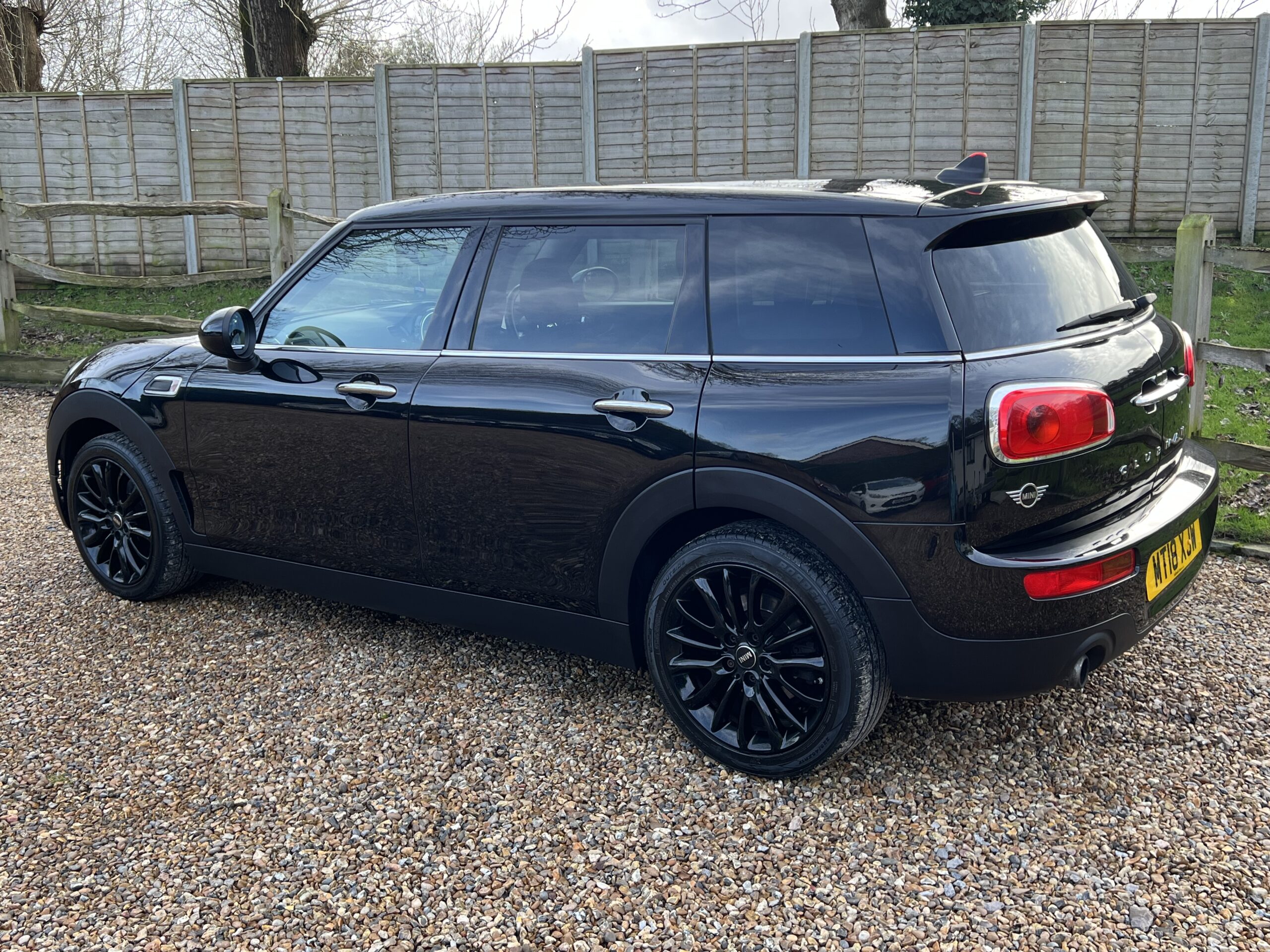 
								Mini Cooper Clubman 1.5 full									