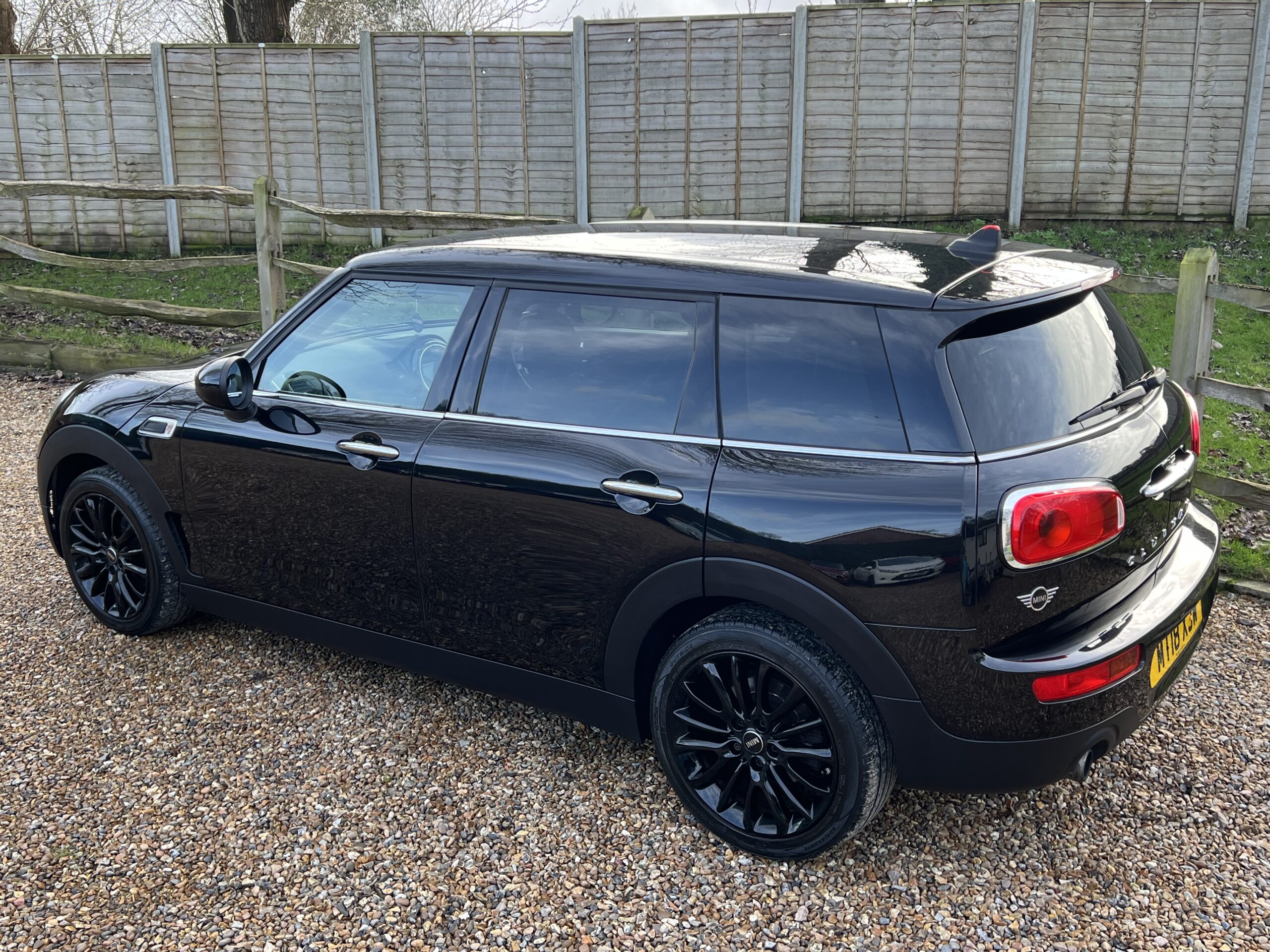 
								Mini Cooper Clubman 1.5 full									