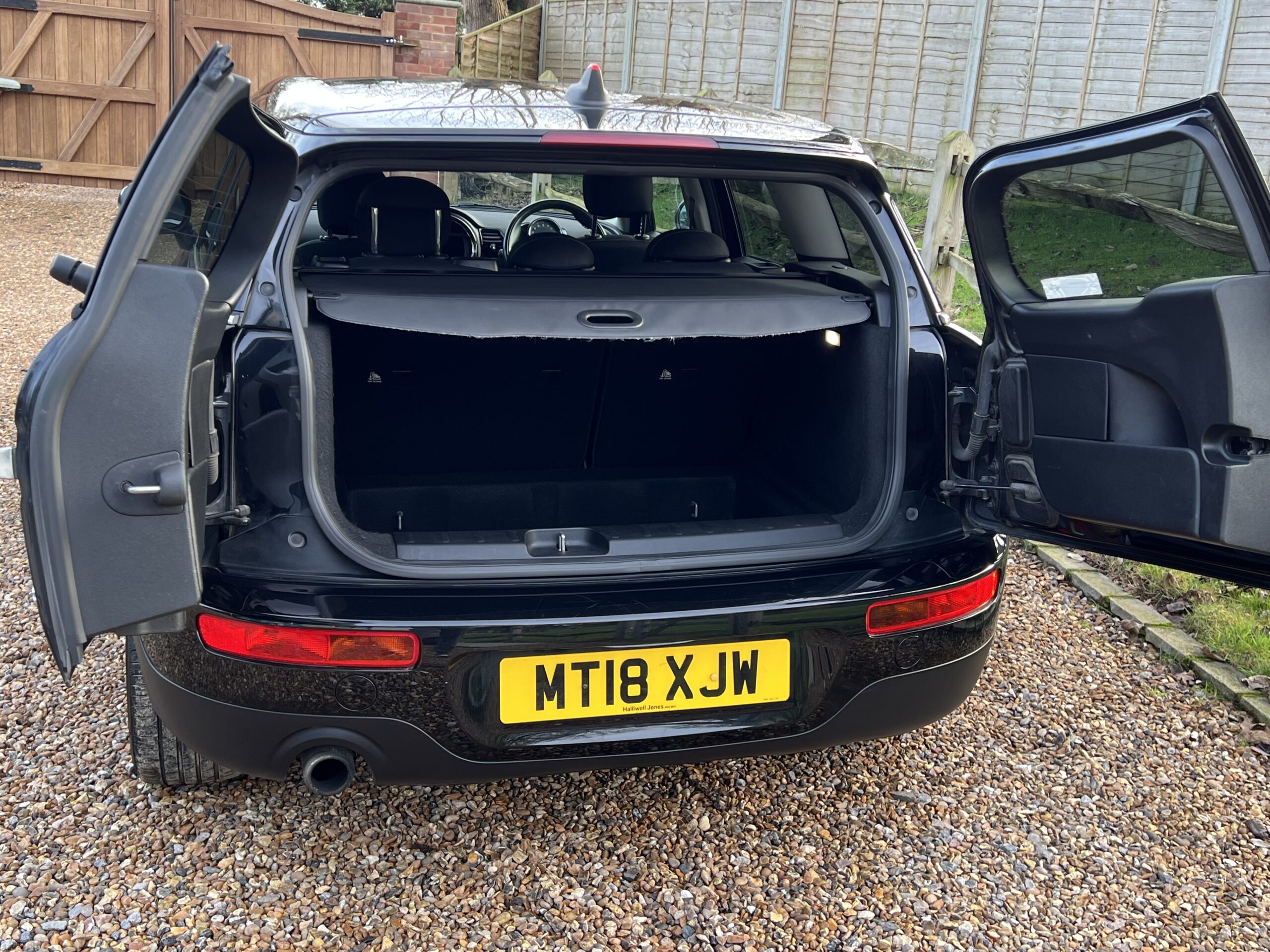 
								Mini Cooper Clubman 1.5 full									