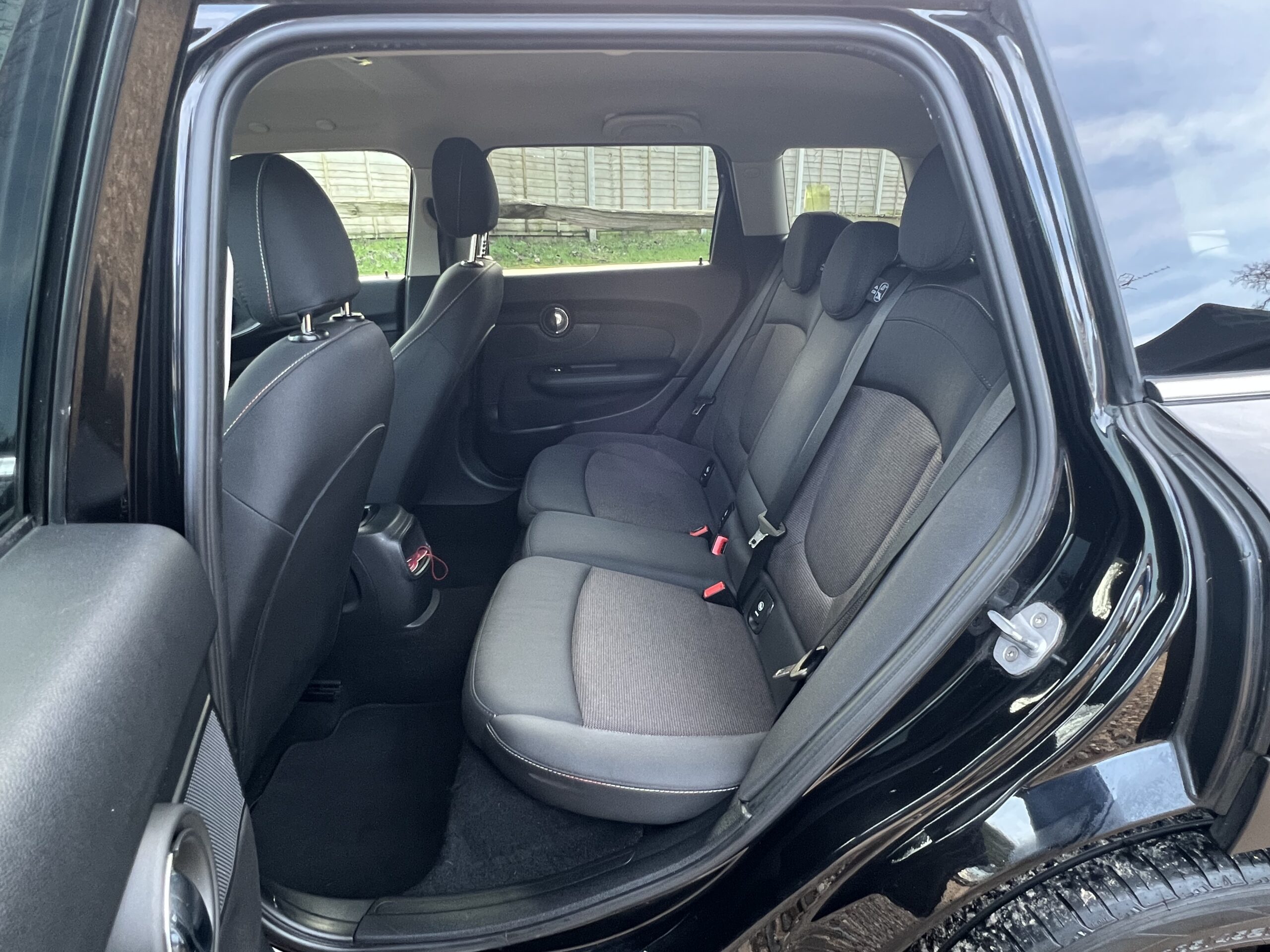 
								Mini Cooper Clubman 1.5 full									