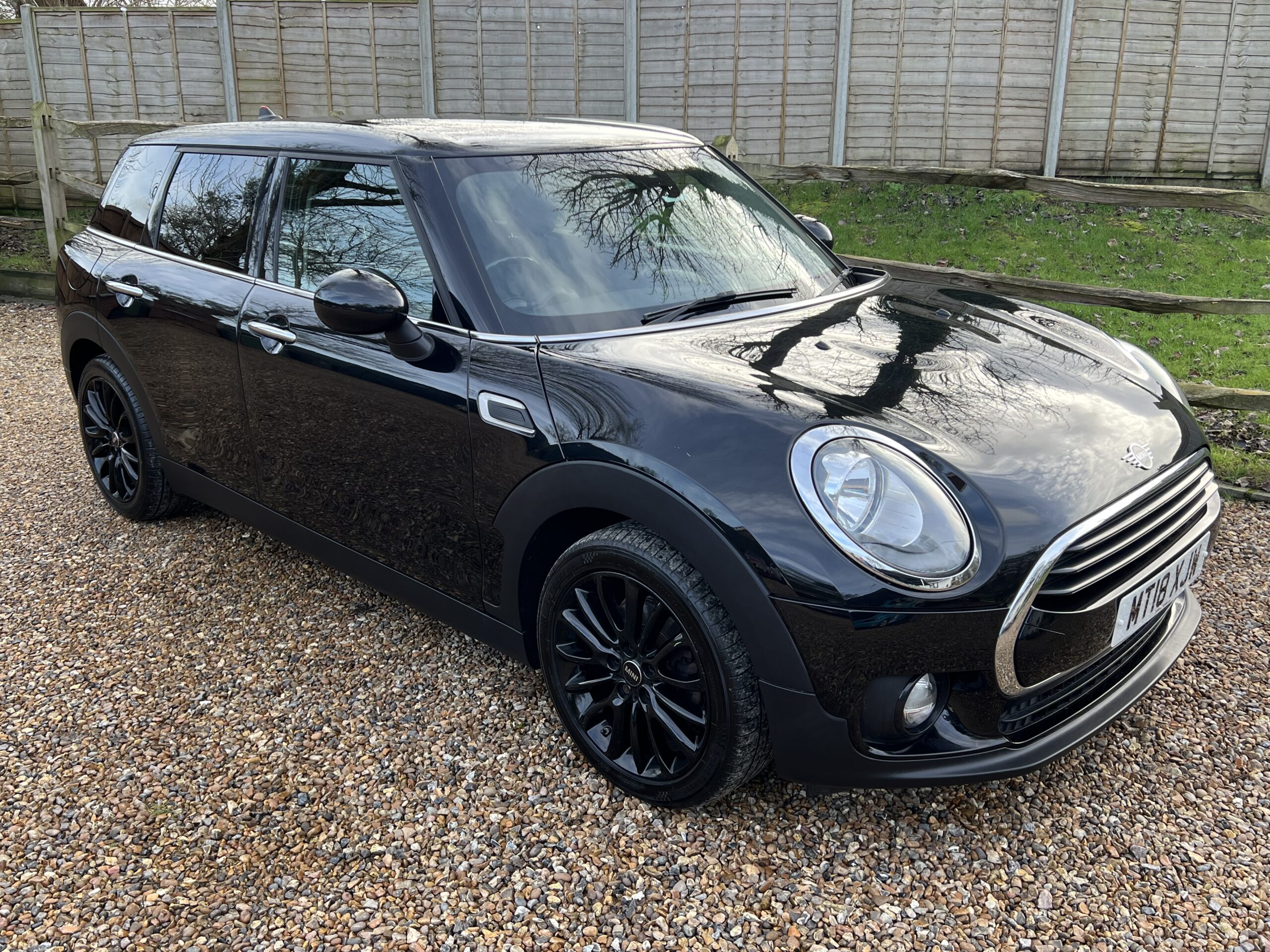 
								Mini Cooper Clubman 1.5 full									