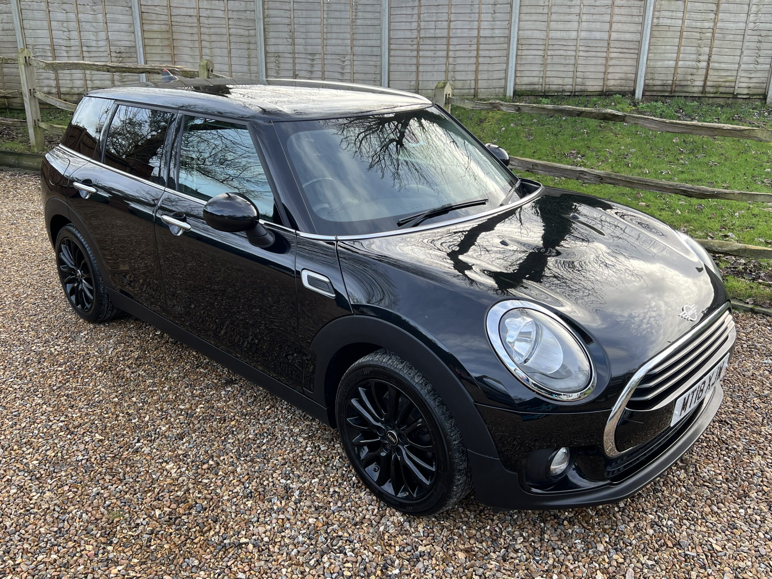 
								Mini Cooper Clubman 1.5 full									