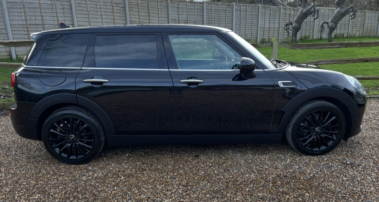 
								Mini Cooper Clubman 1.5 full									