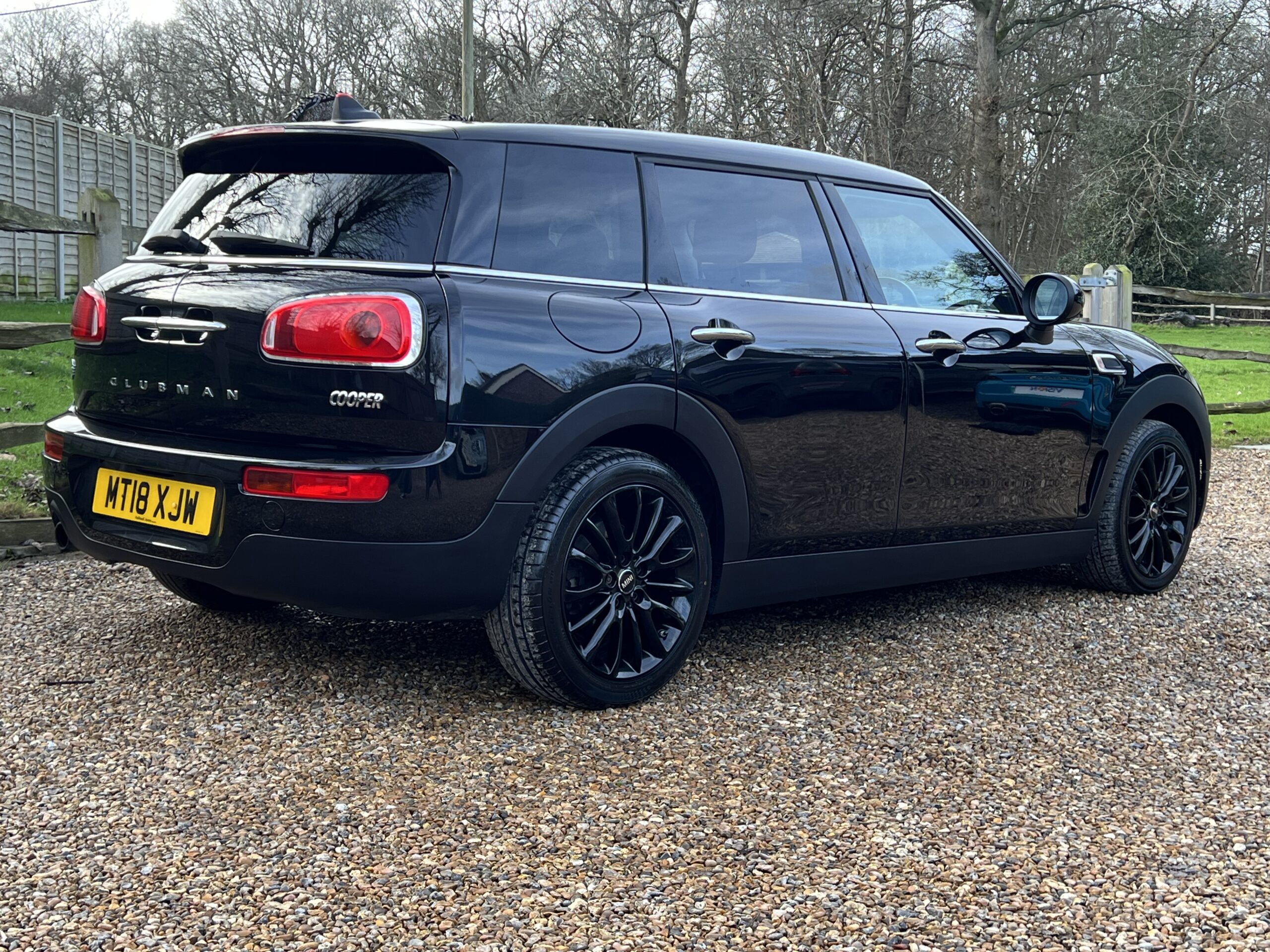 
								Mini Cooper Clubman 1.5 full									
