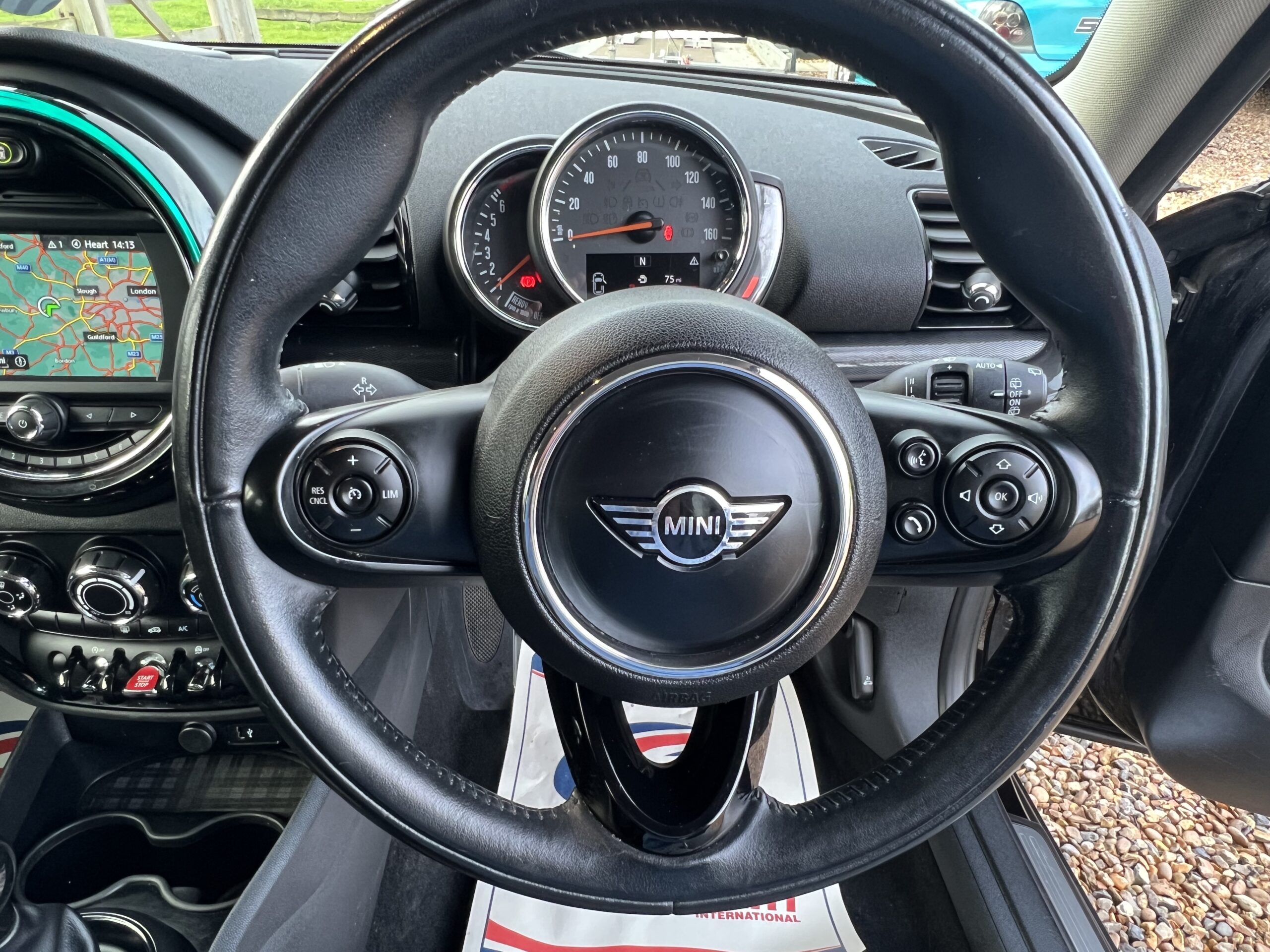 
								Mini Cooper Clubman 1.5 full									
