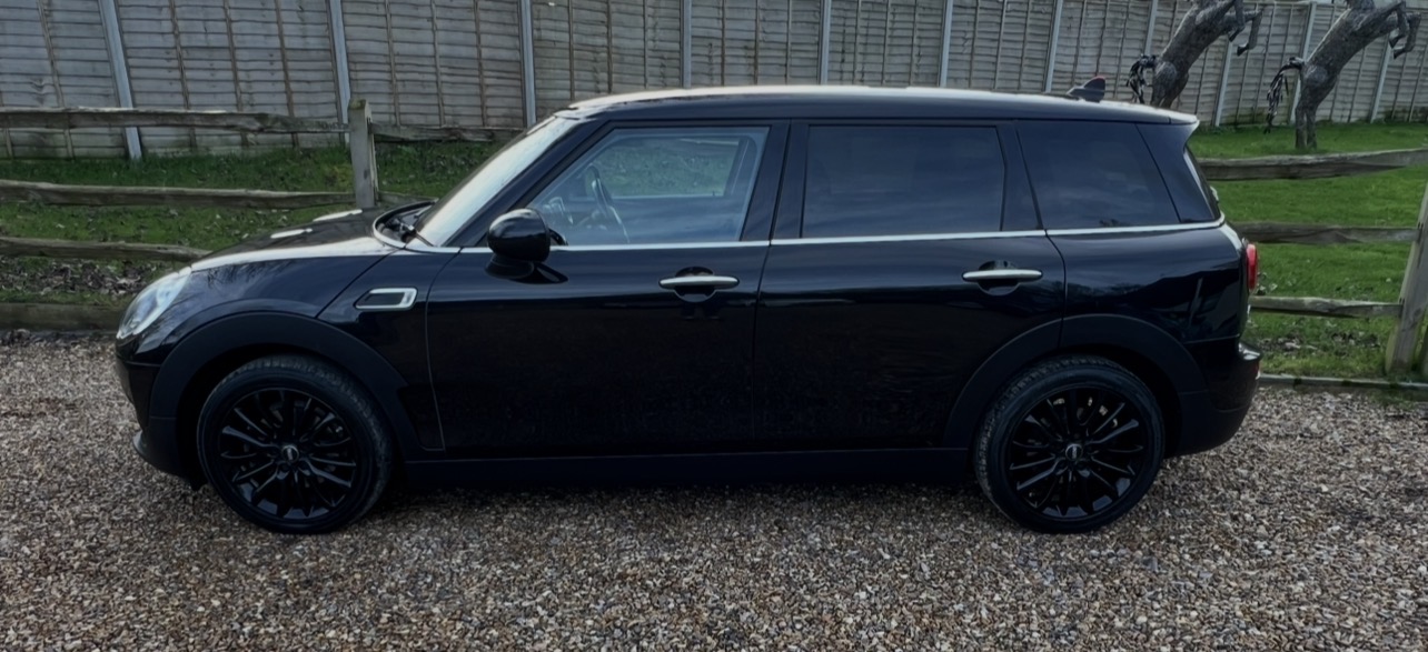 
								Mini Cooper Clubman 1.5 full									