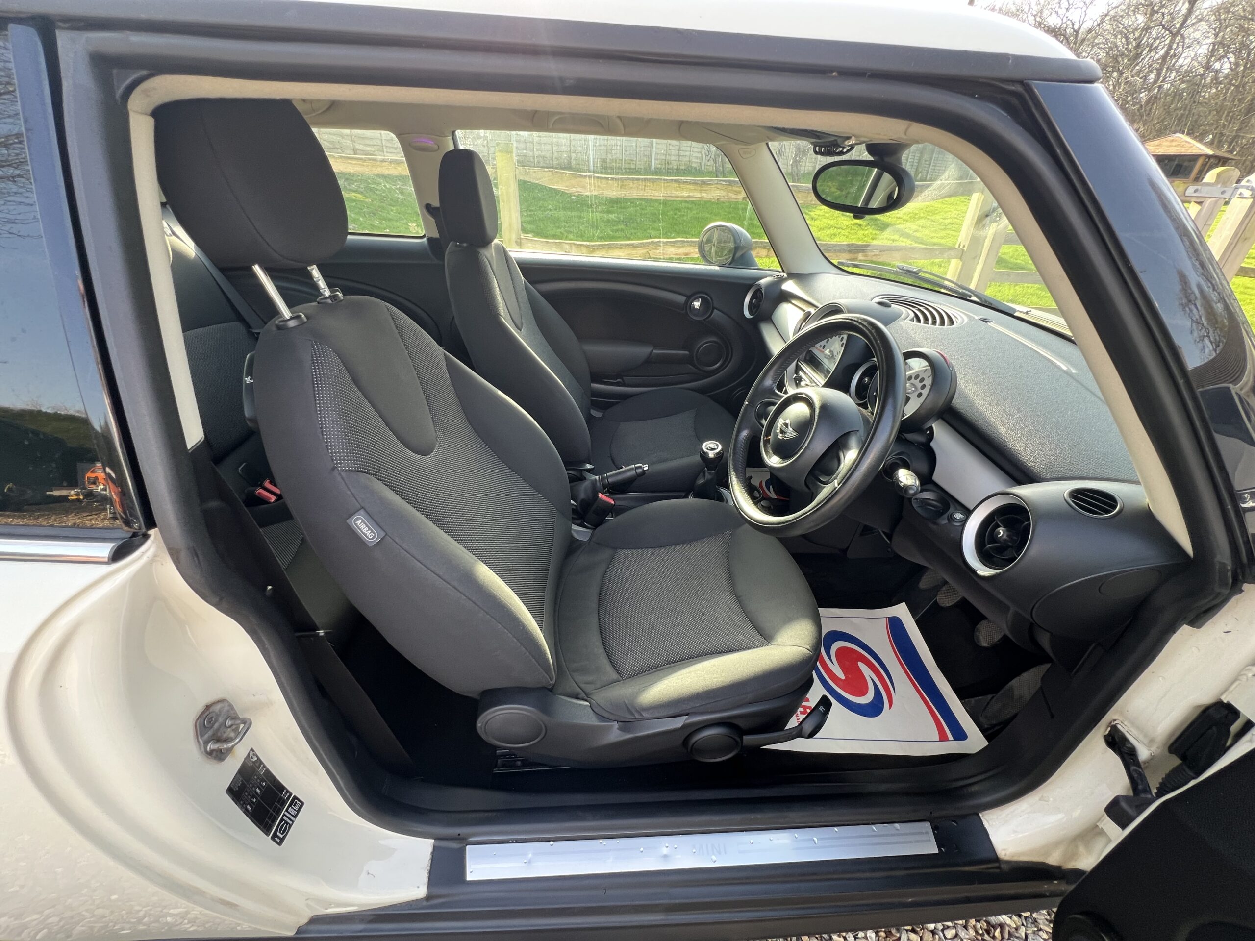 
								Mini One White 1.6 full									