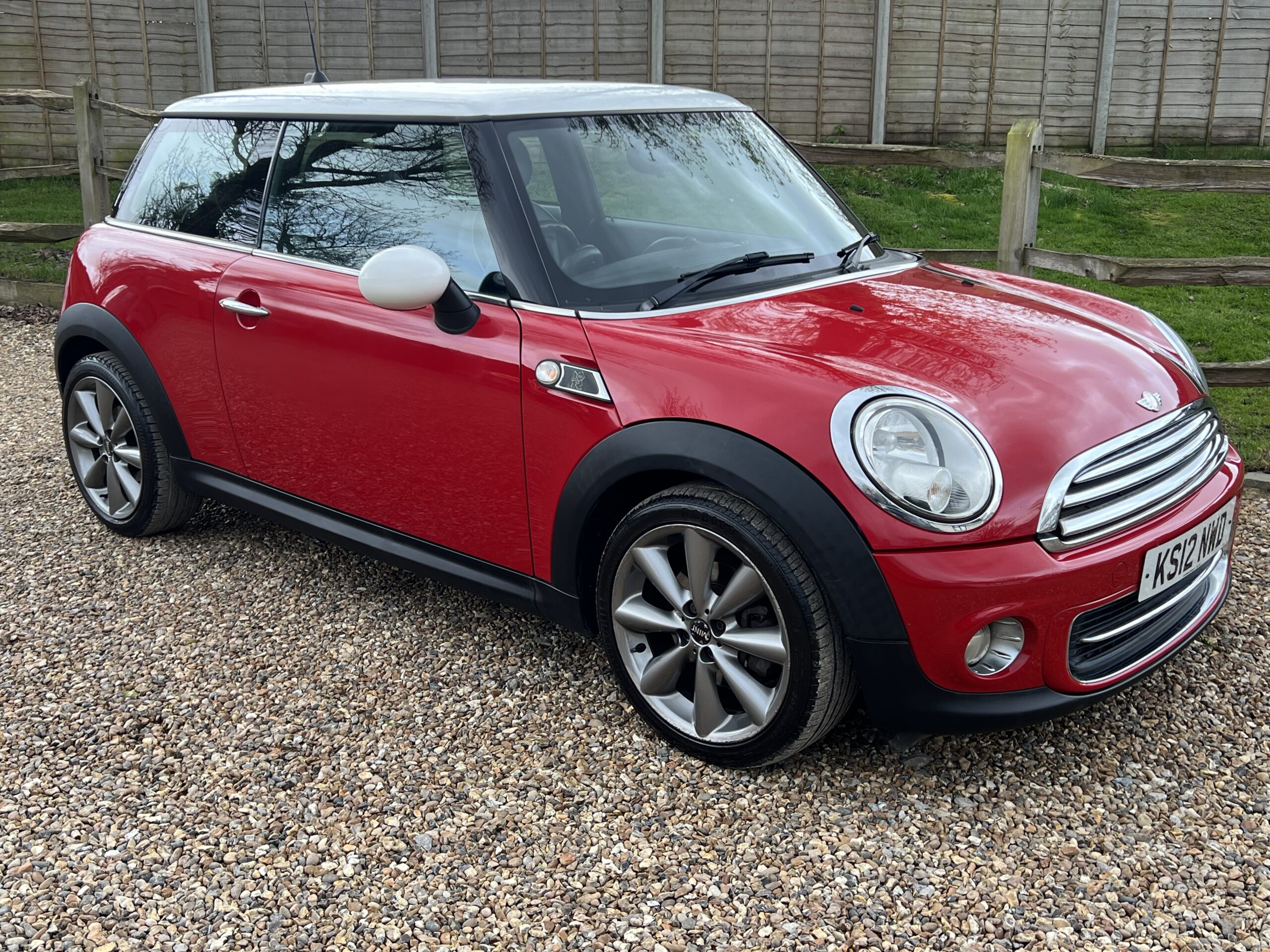 
								Limited edition Mini London Red full									