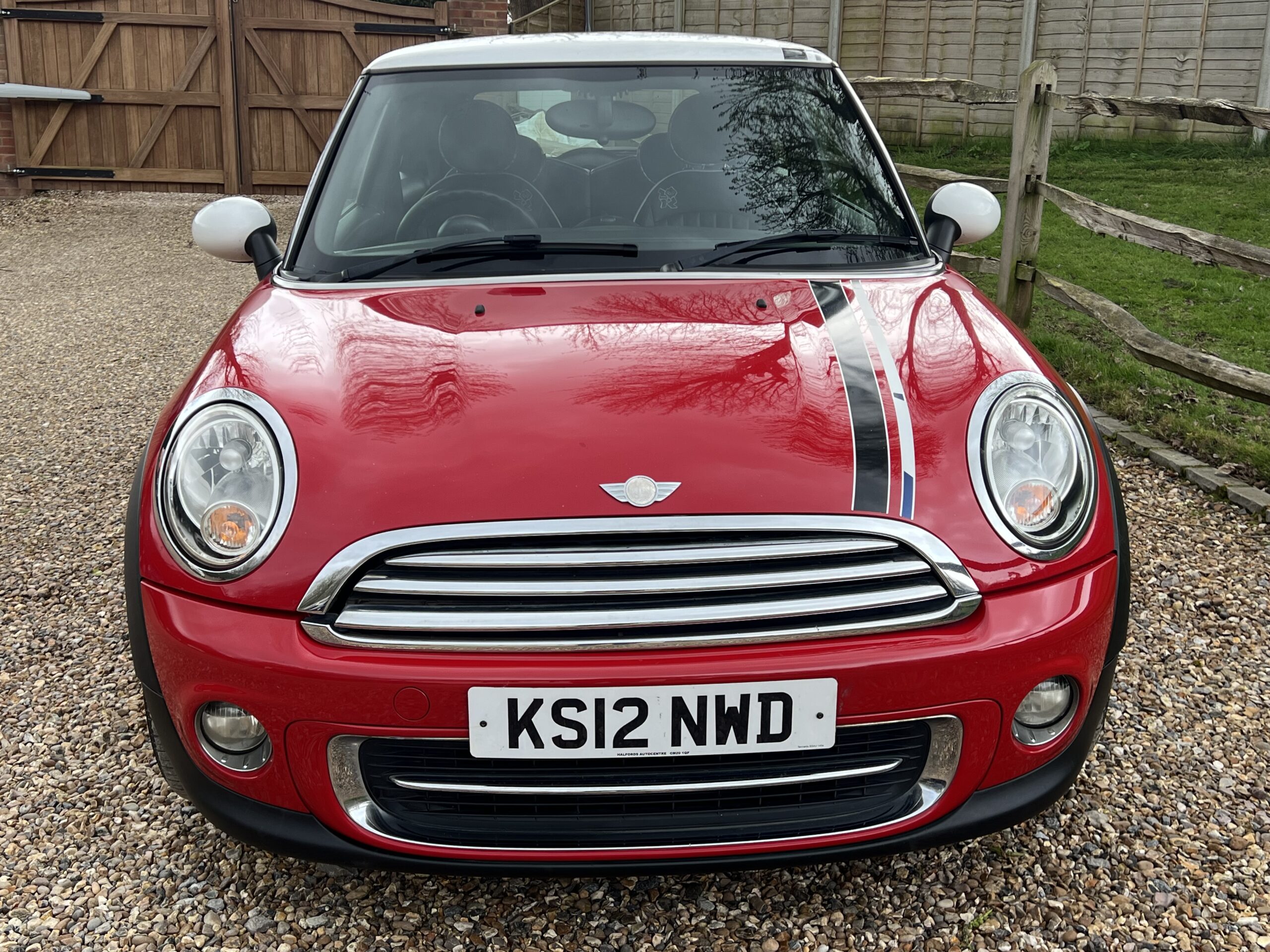 
								Limited edition Mini London Red full									