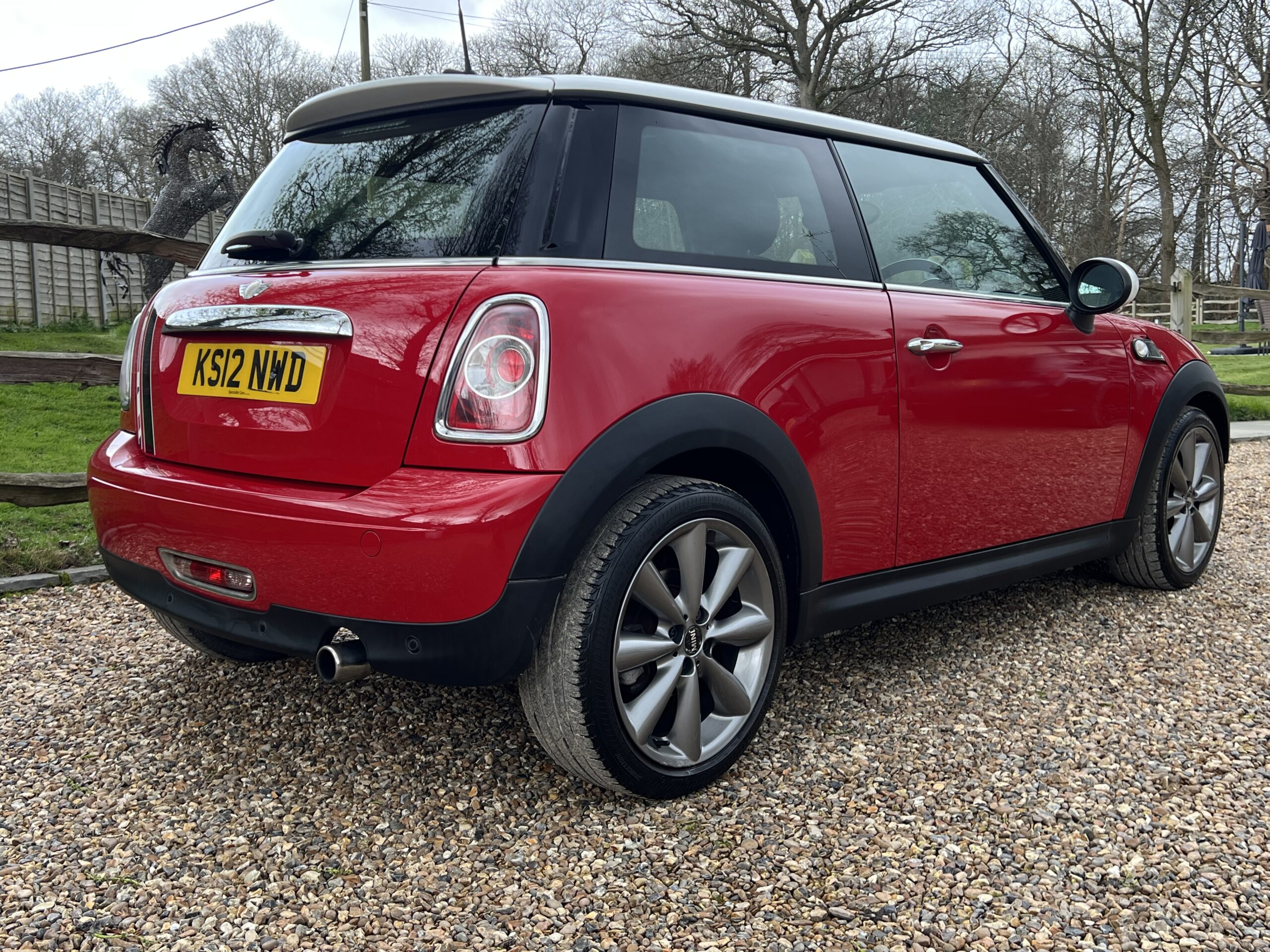 
								Limited edition Mini London Red full									