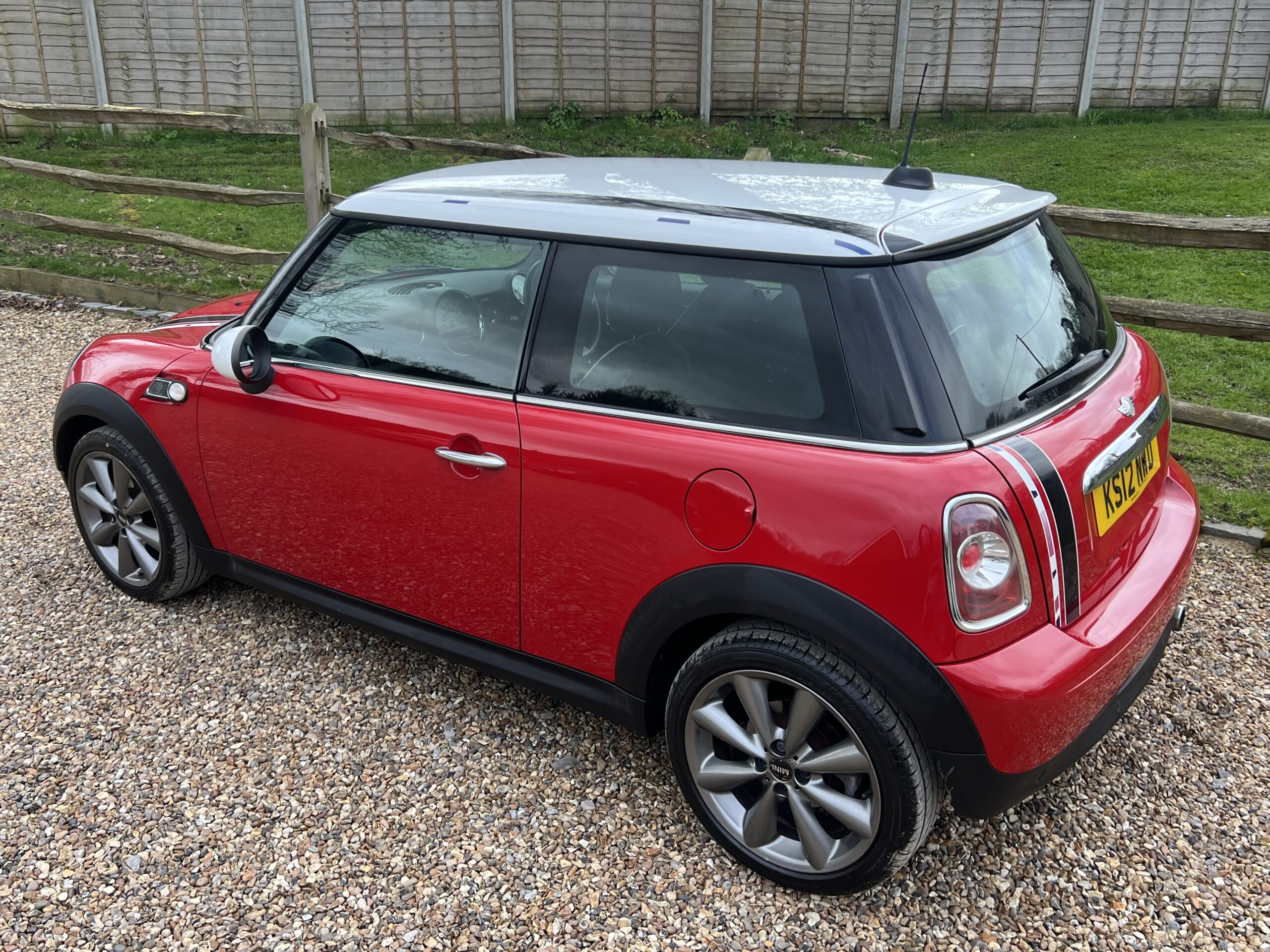 
								Limited edition Mini London Red full									