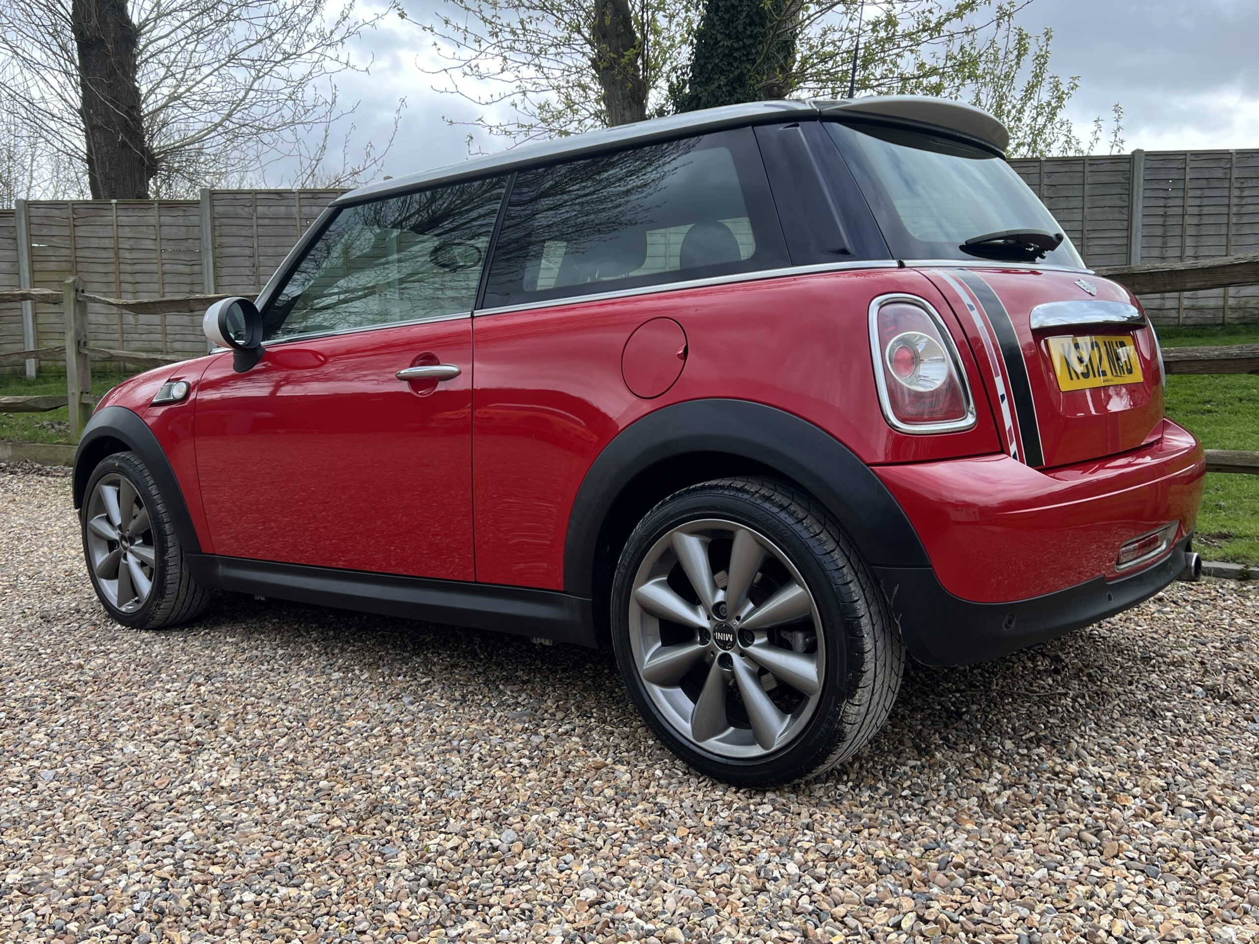 
								Limited edition Mini London Red full									