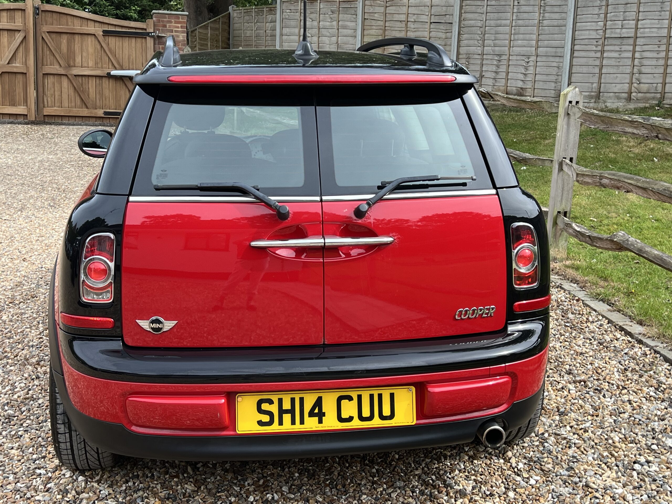 
								Mini Clubman Cooper 1.6 Estate Red full									