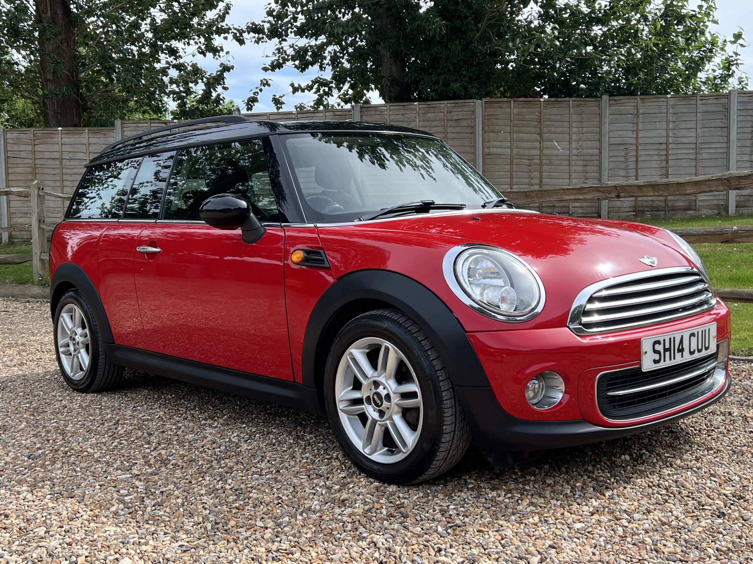
								Mini Clubman Cooper 1.6 Estate Red full									