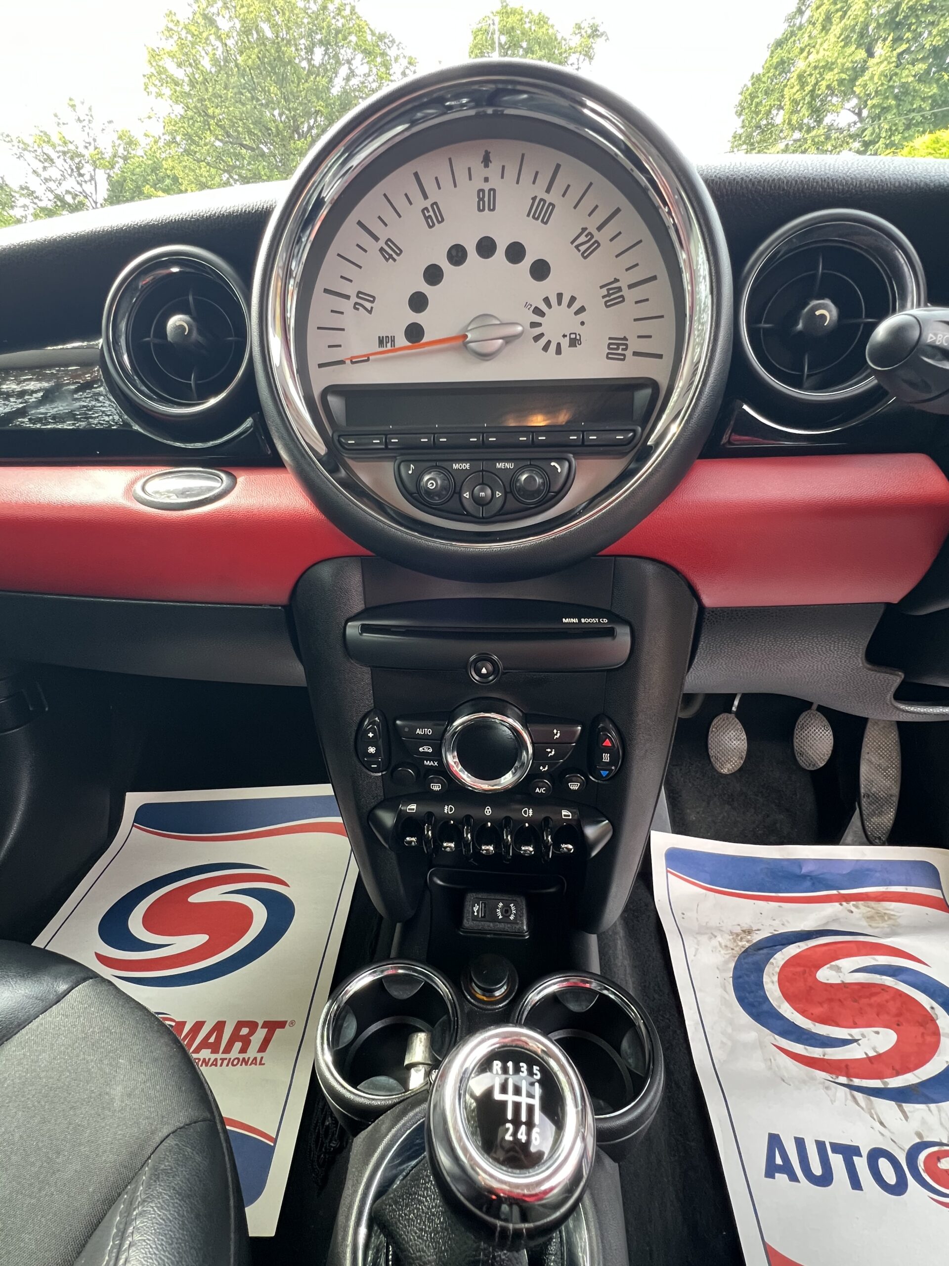 
								Mini Clubman Cooper 1.6 Estate Red full									