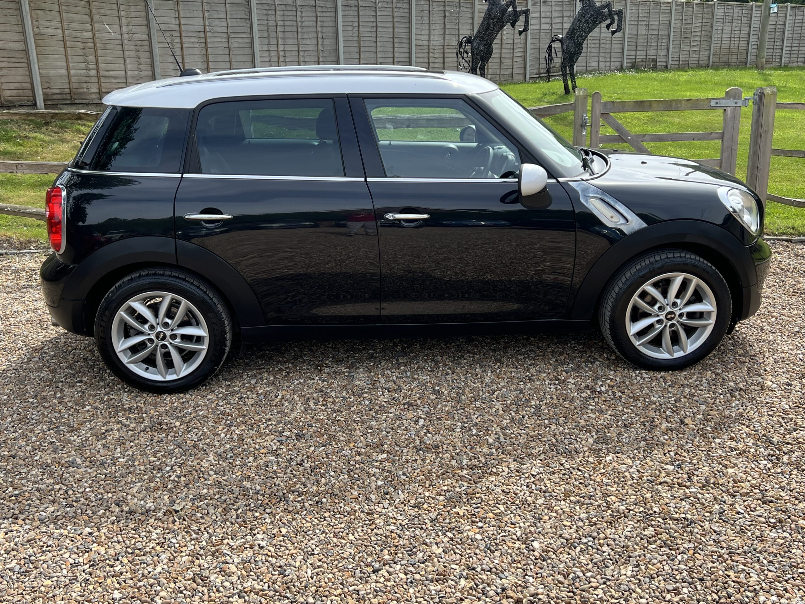 
								Mini Countryman Cooper 1.6 Black full									