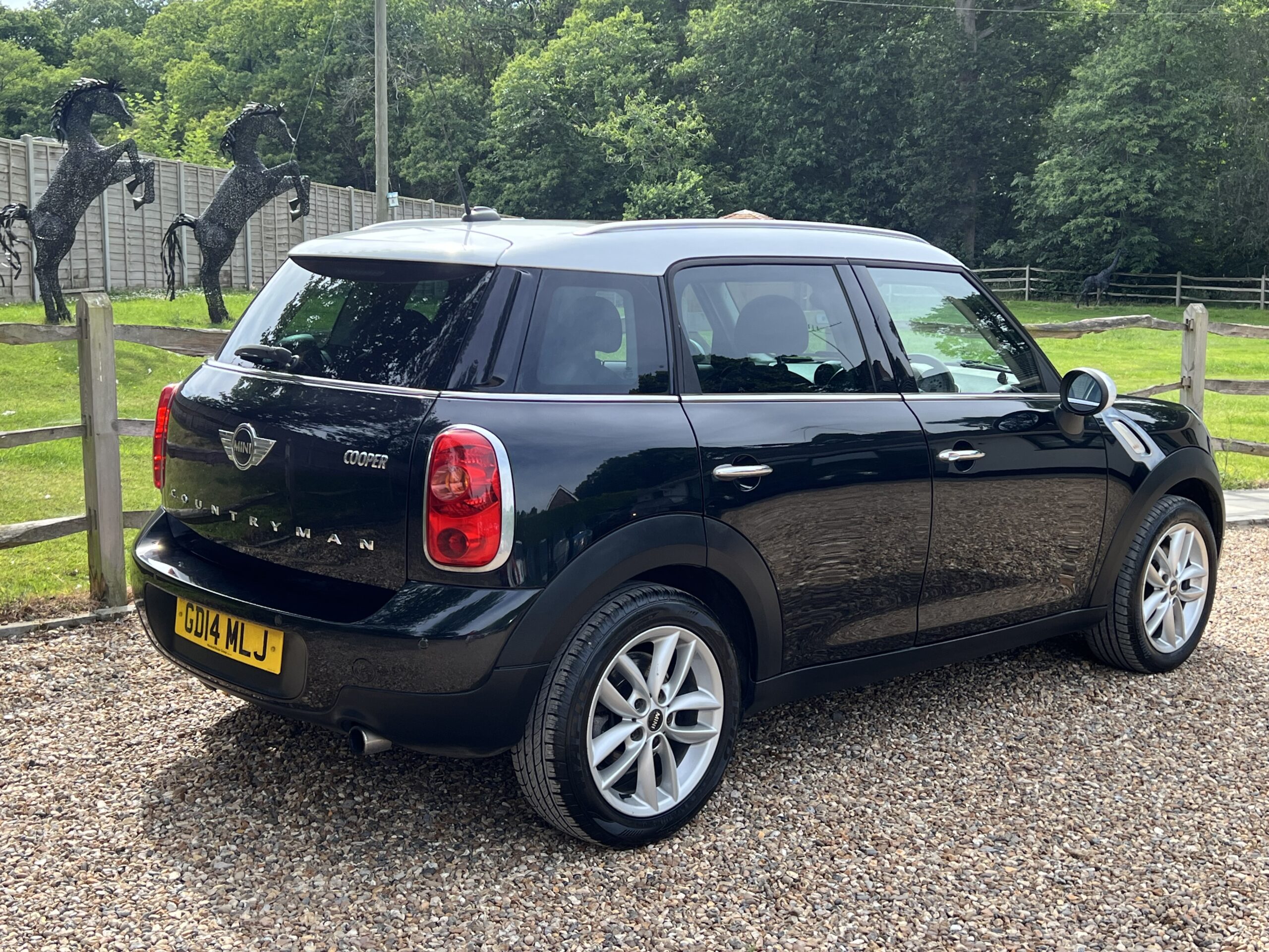 
								Mini Countryman Cooper 1.6 Black full									