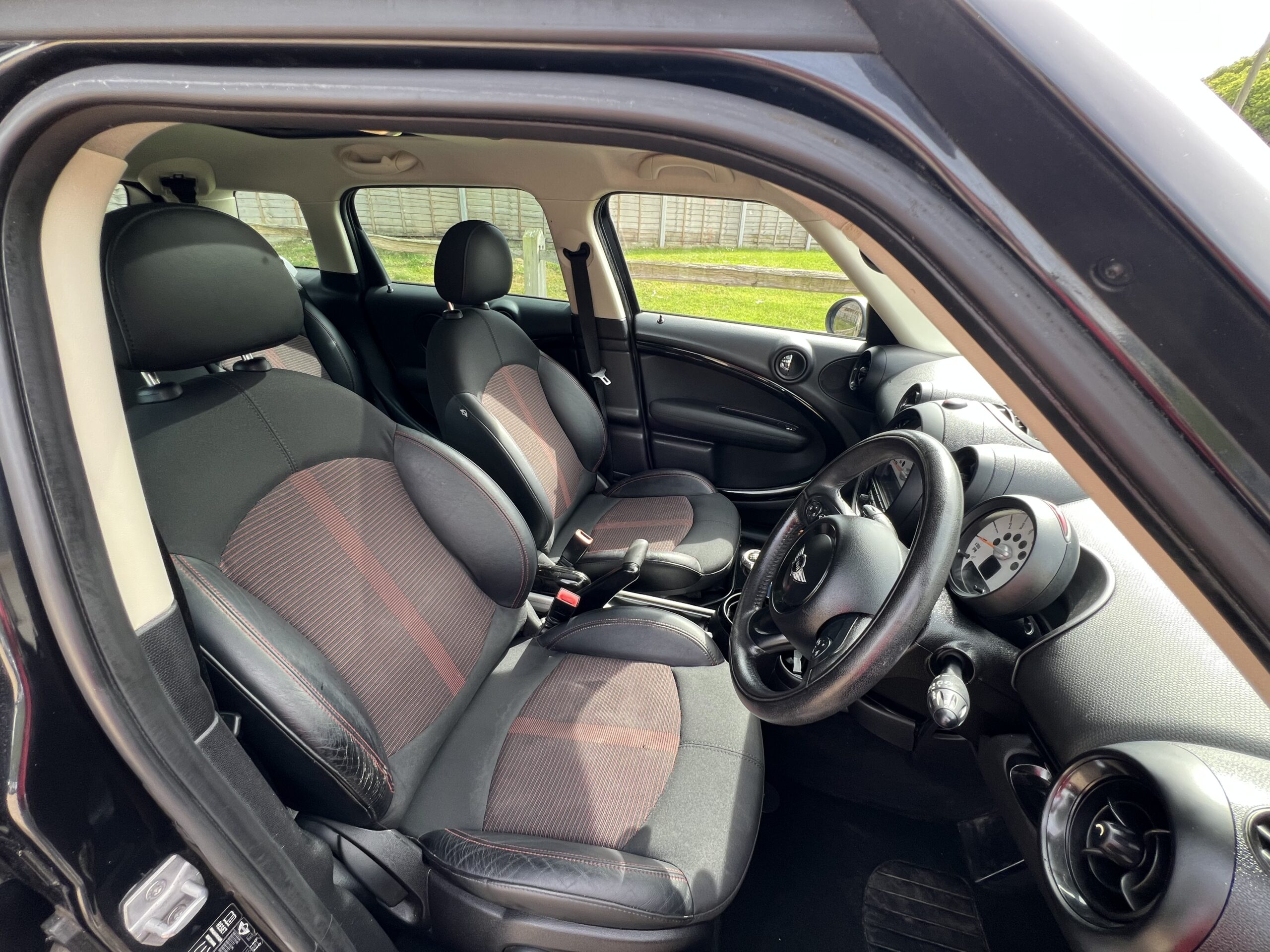 
								Mini Countryman Cooper 1.6 Black full									