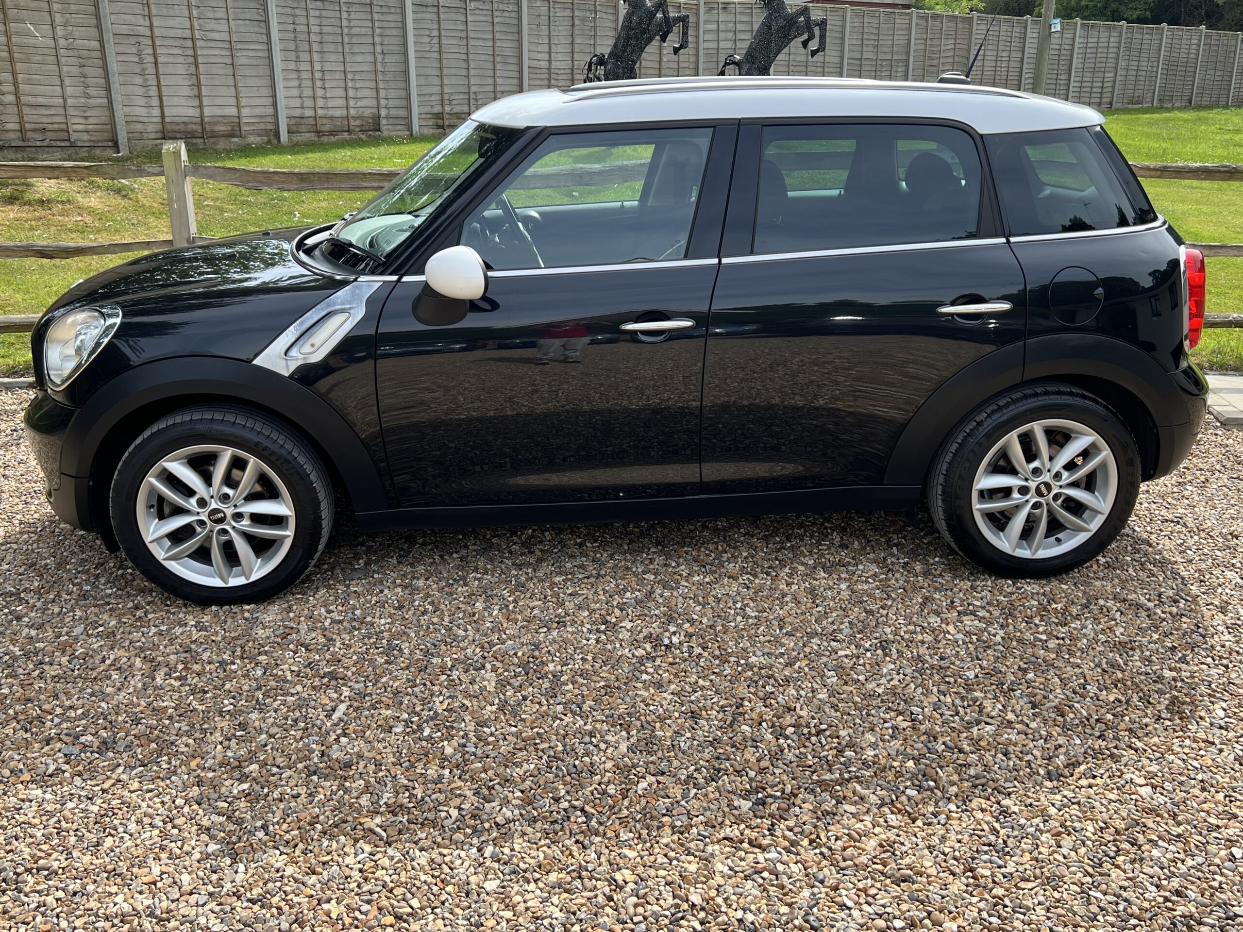 
								Mini Countryman Cooper 1.6 Black full									
