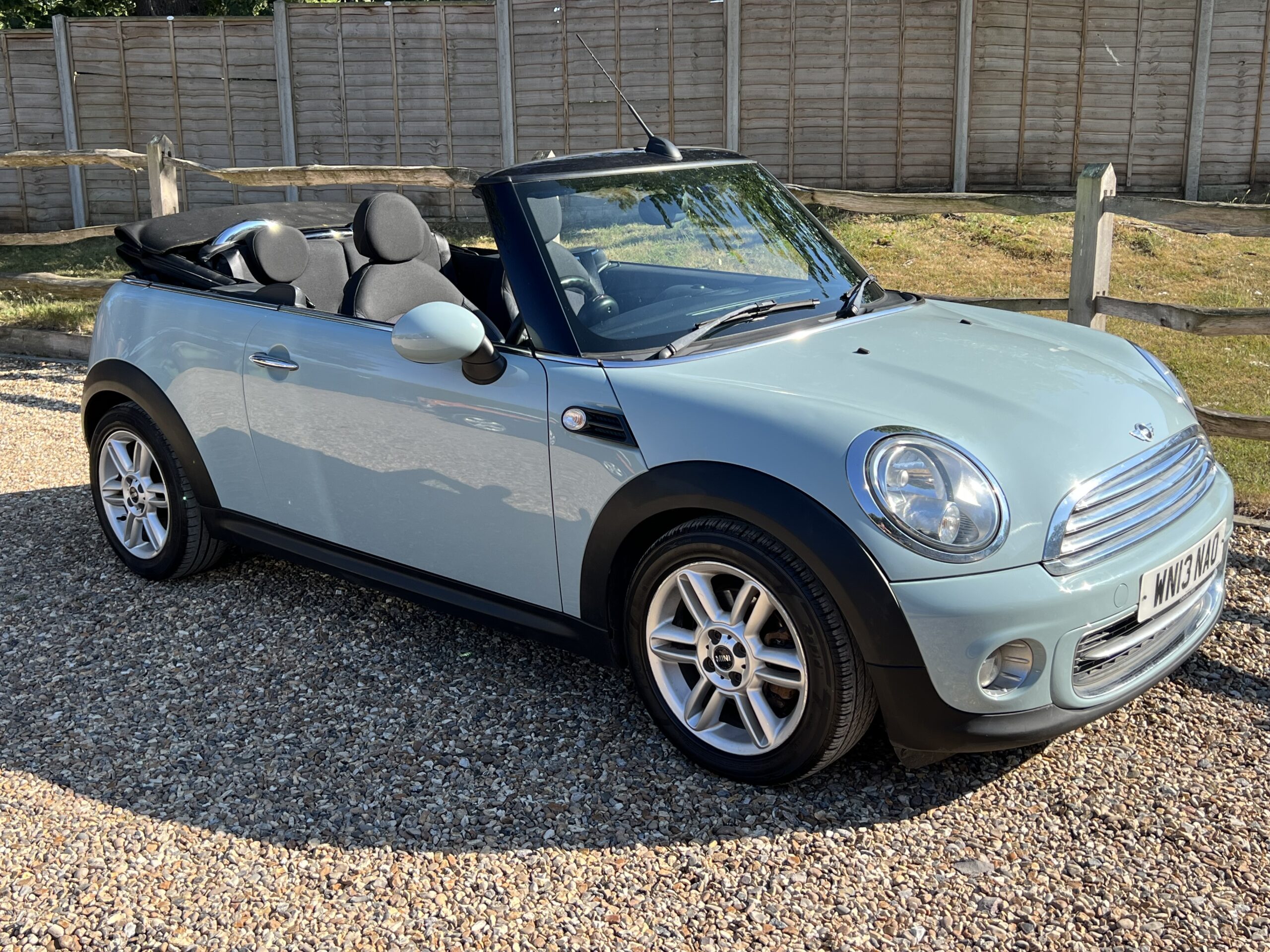 
								Mini Cooper Convertible Blue 1.6 full									